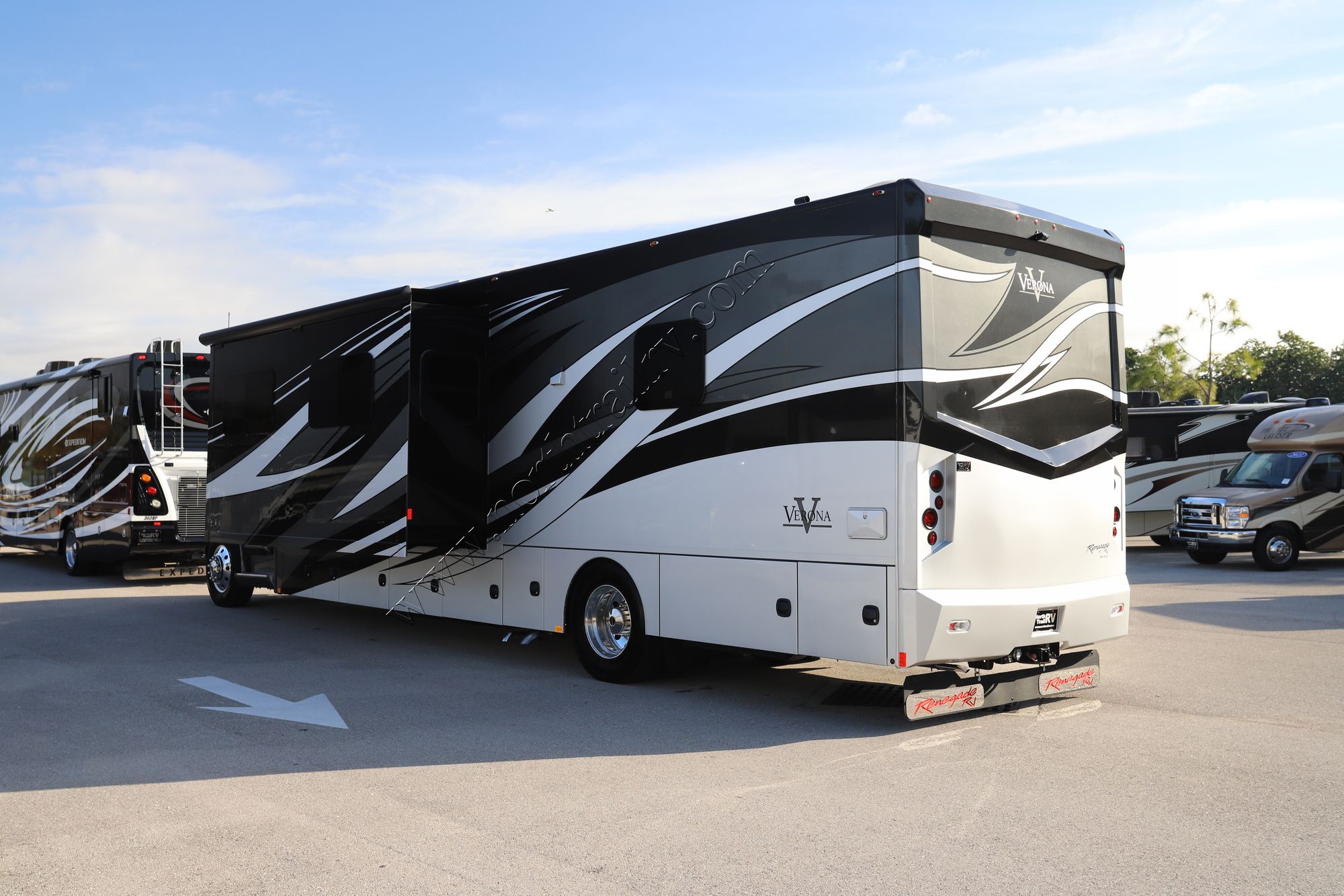 Used 2020 Renegade Rv Verona 40VRB Super C  For Sale