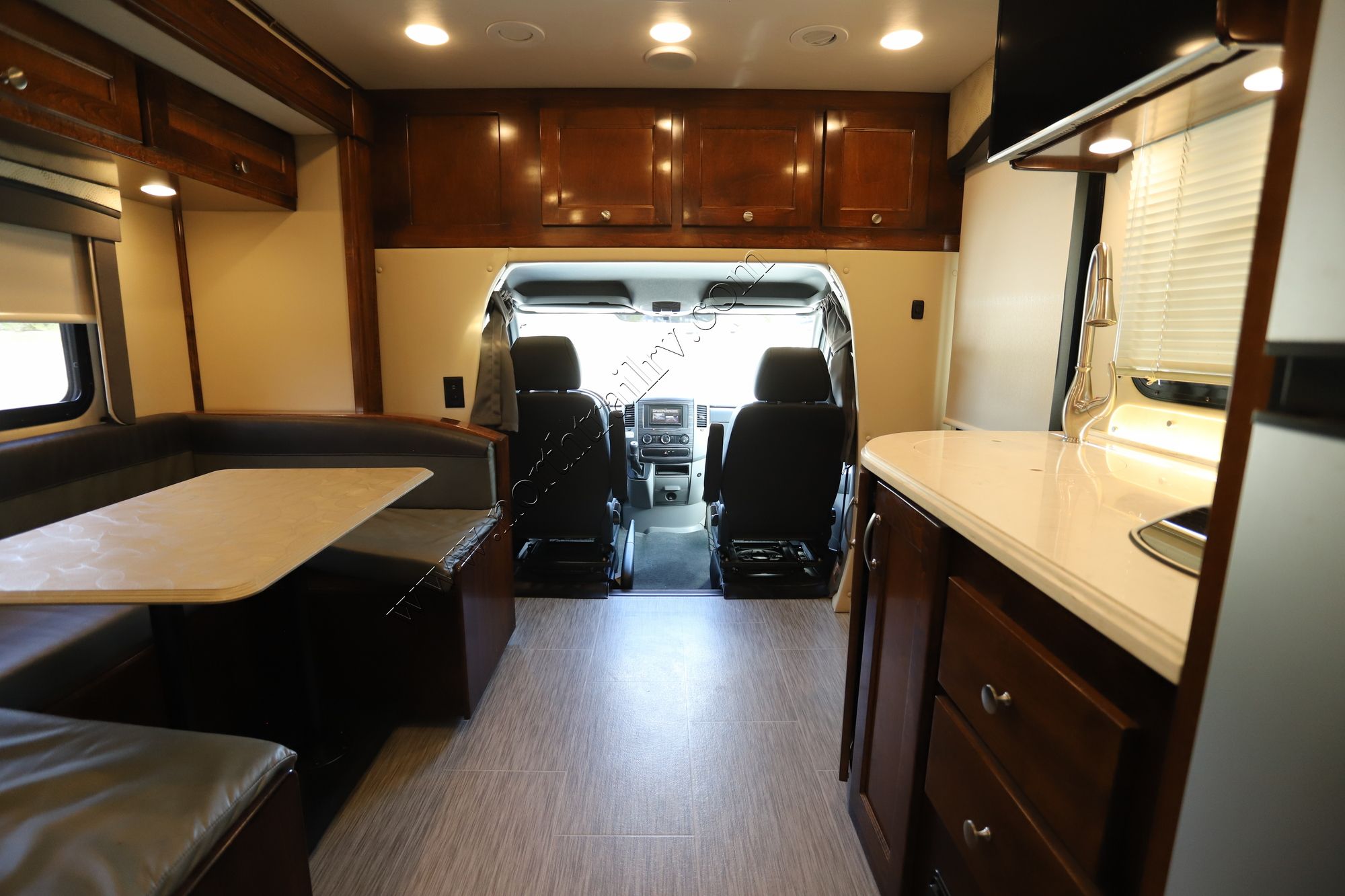 Used 2018 Renegade Rv Vienna 25VUCB Class C  For Sale