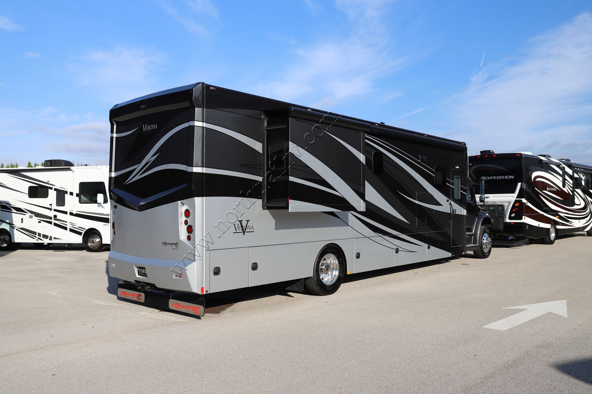 Used 2020 Renegade Rv Verona 40VRB Super C  For Sale