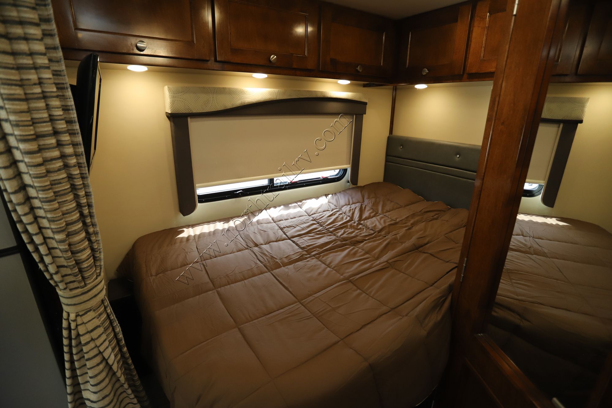 Used 2018 Renegade Rv Vienna 25VUCB Class C  For Sale