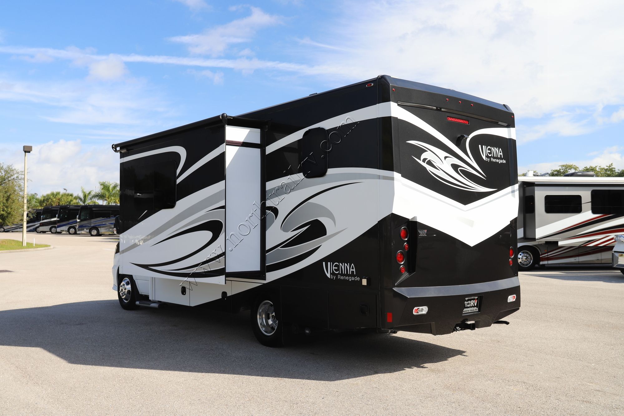 Used 2018 Renegade Rv Vienna 25VUCB Class C  For Sale