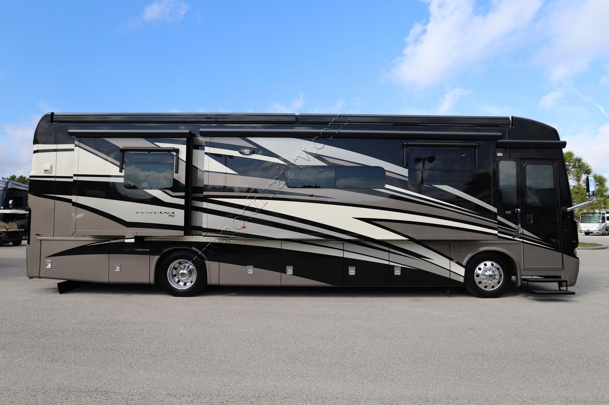 Used 2020 Newmar Ventana 3717 Class A  For Sale