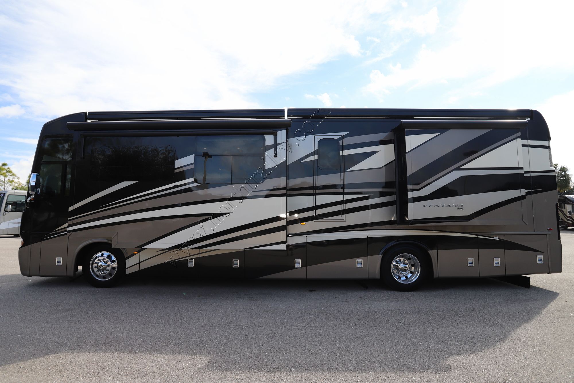 Used 2020 Newmar Ventana 3717 Class A  For Sale