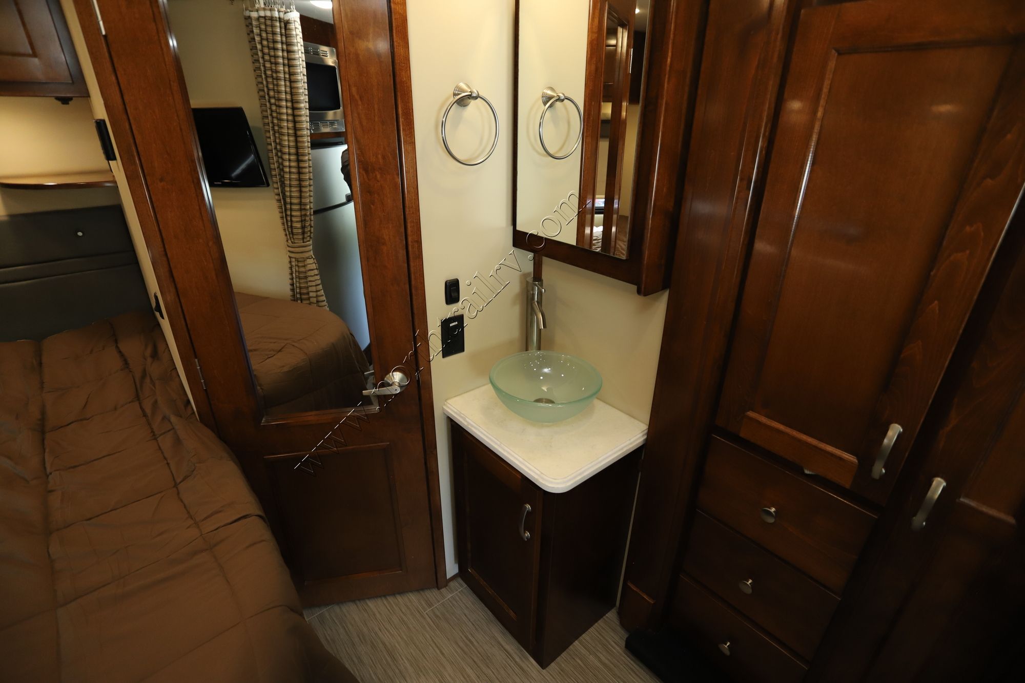 Used 2018 Renegade Rv Vienna 25VUCB Class C  For Sale