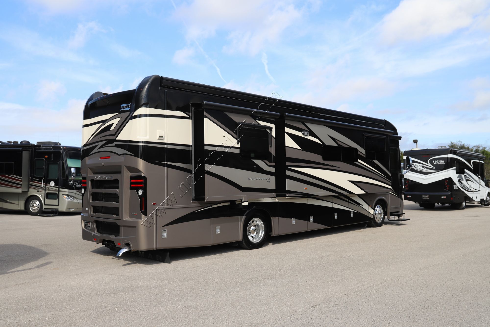 Used 2020 Newmar Ventana 3717 Class A  For Sale