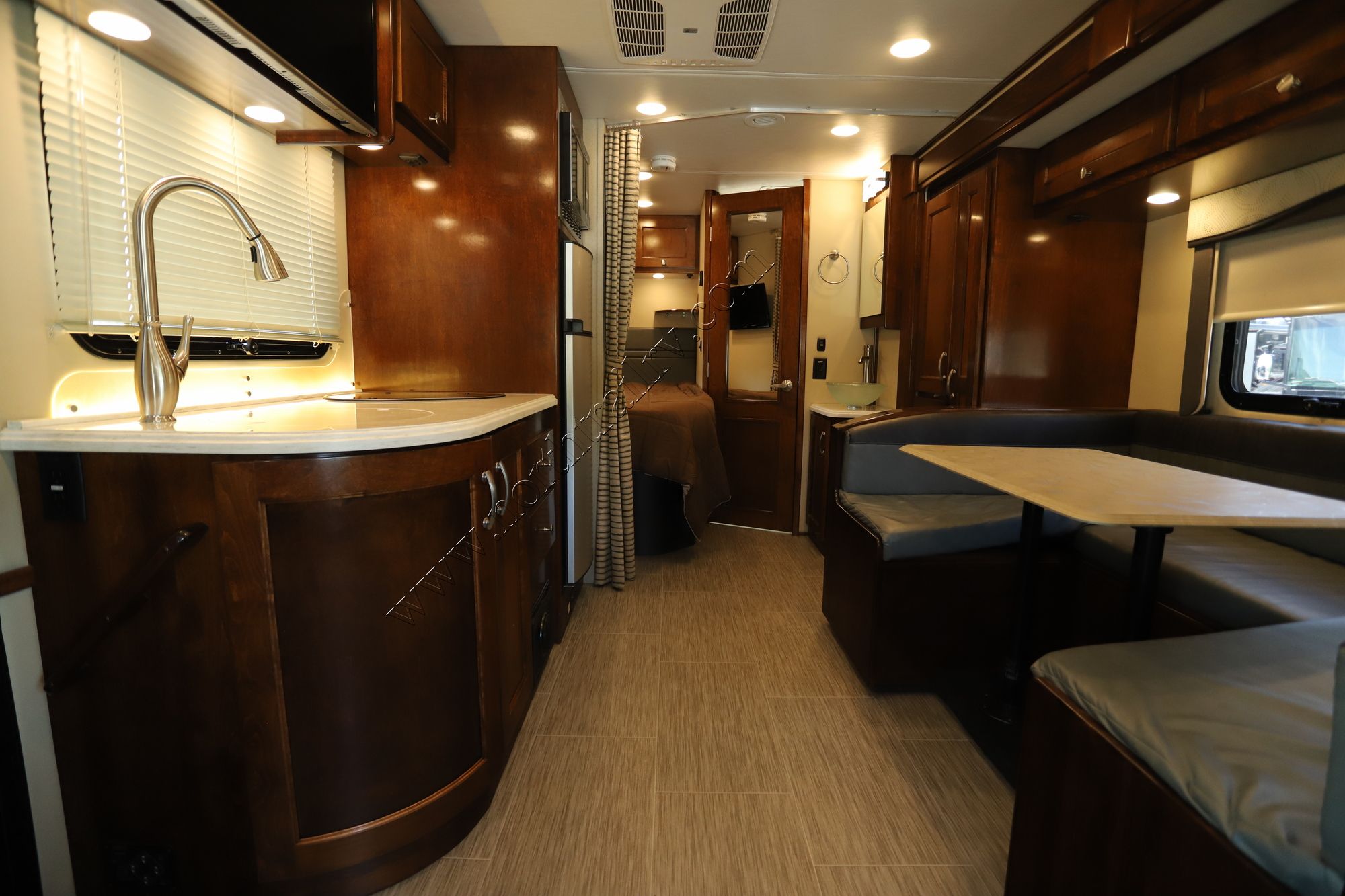 Used 2018 Renegade Rv Vienna 25VUCB Class C  For Sale