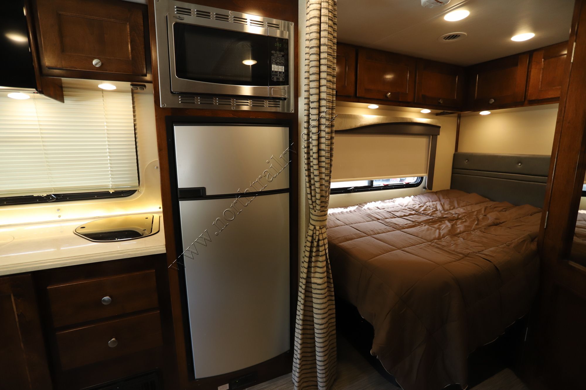 Used 2018 Renegade Rv Vienna 25VUCB Class C  For Sale