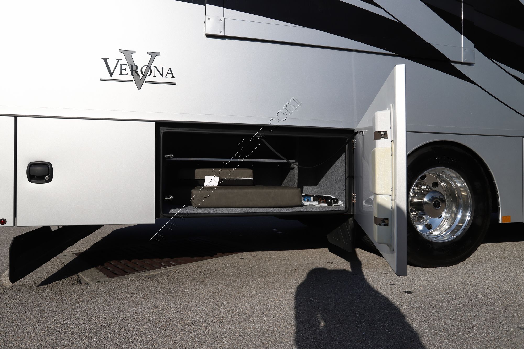 Used 2020 Renegade Rv Verona 40VRB Super C  For Sale