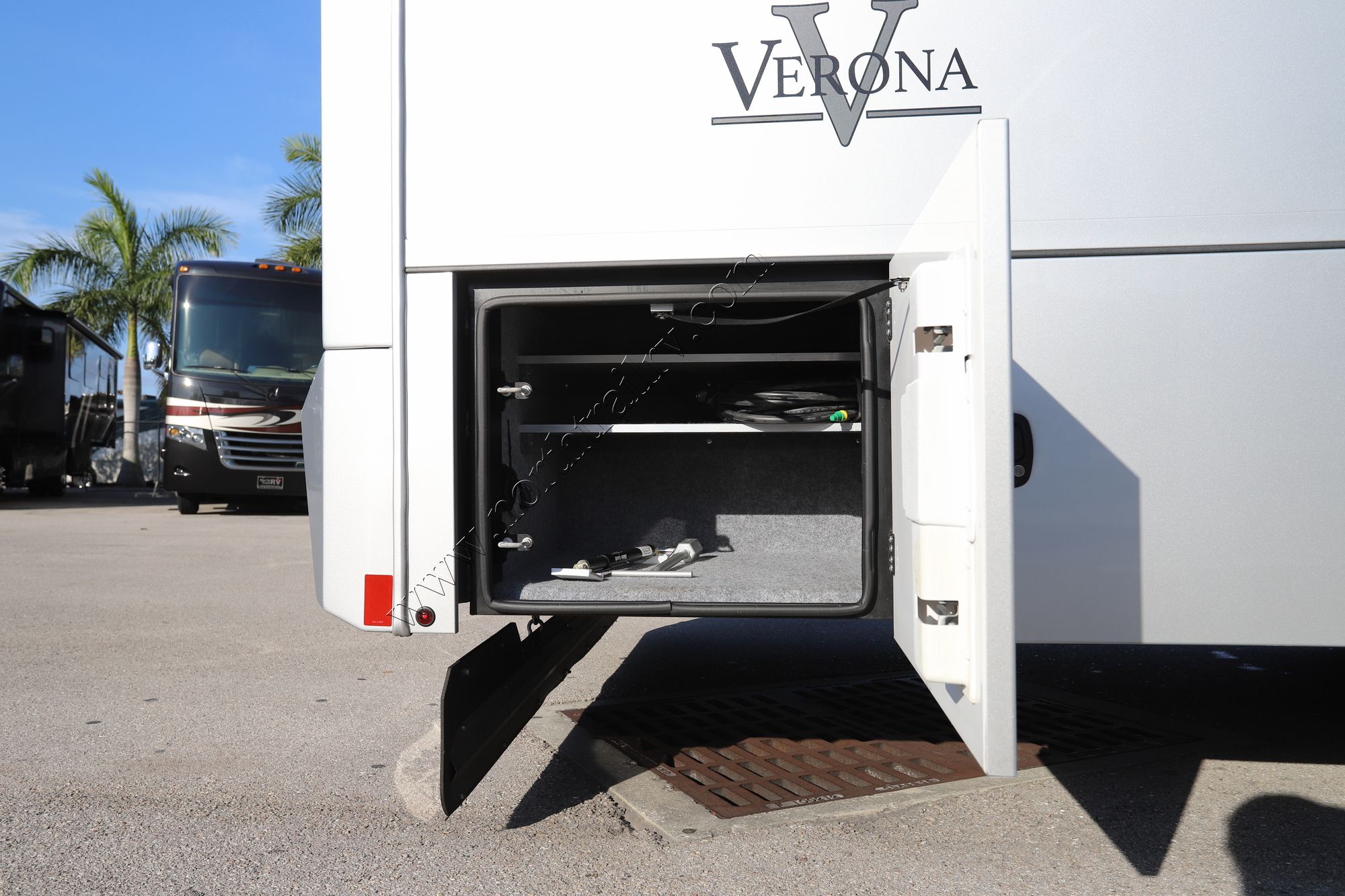 Used 2020 Renegade Rv Verona 40VRB Super C  For Sale