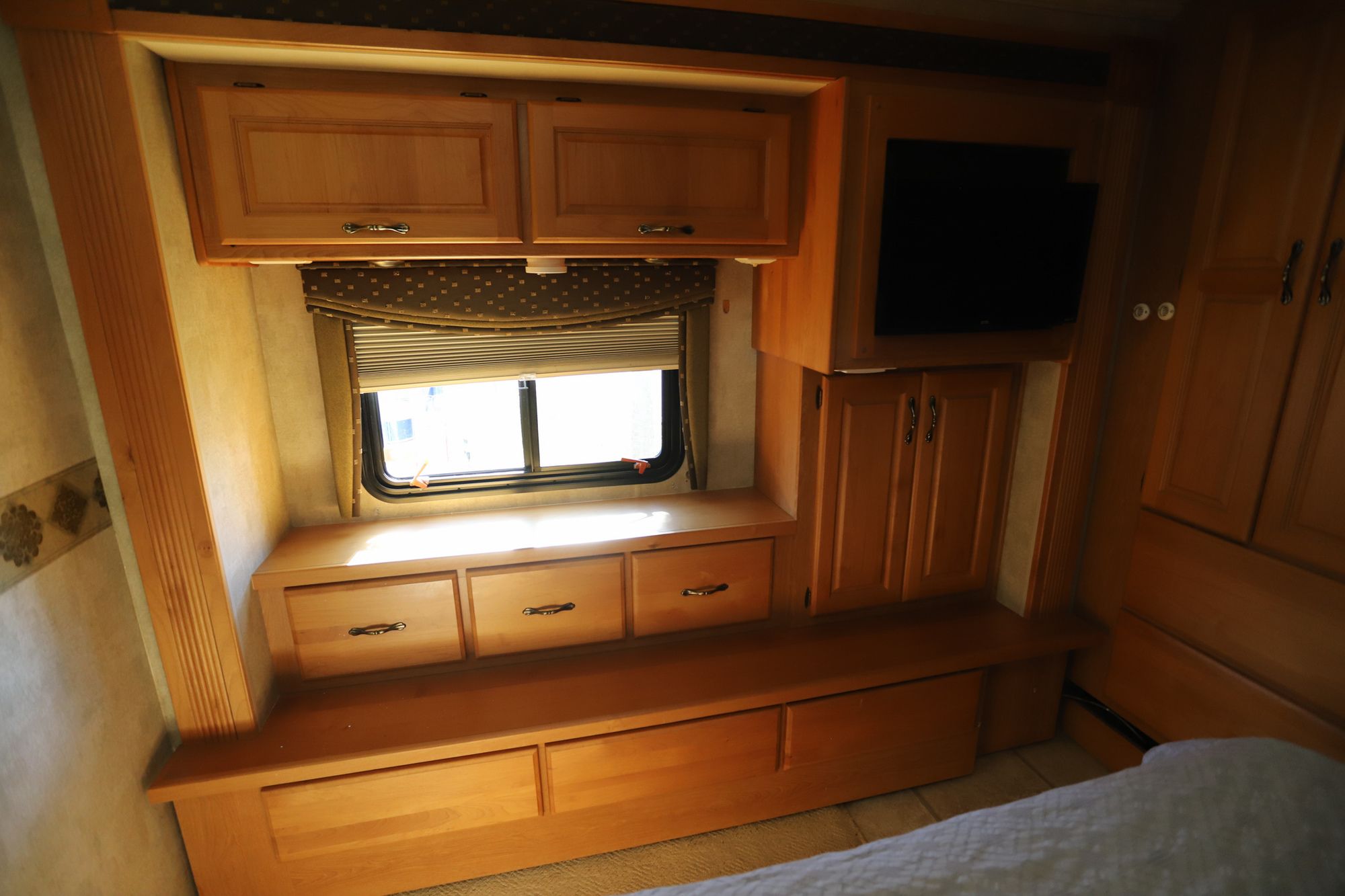 Used 2006 Monaco Knight 40PDQ Class A  For Sale