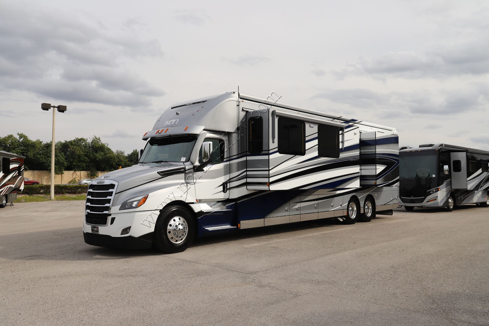 New 2022 Renegade Rv Ikon i4534RX Super C  For Sale