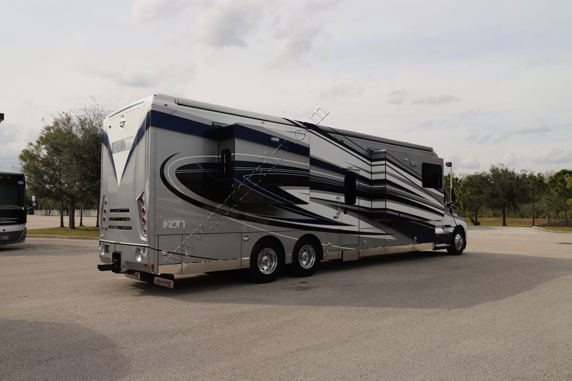 New 2022 Renegade Rv Ikon i4534RX Super C  For Sale