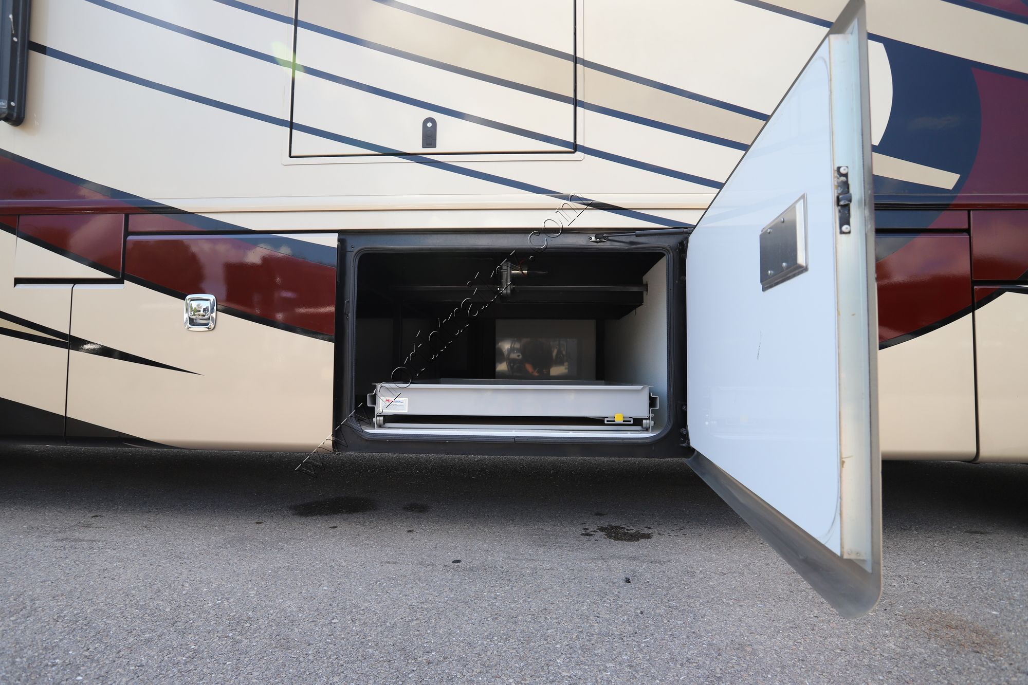 Used 2015 Fleetwood Discovery 40E Class A  For Sale