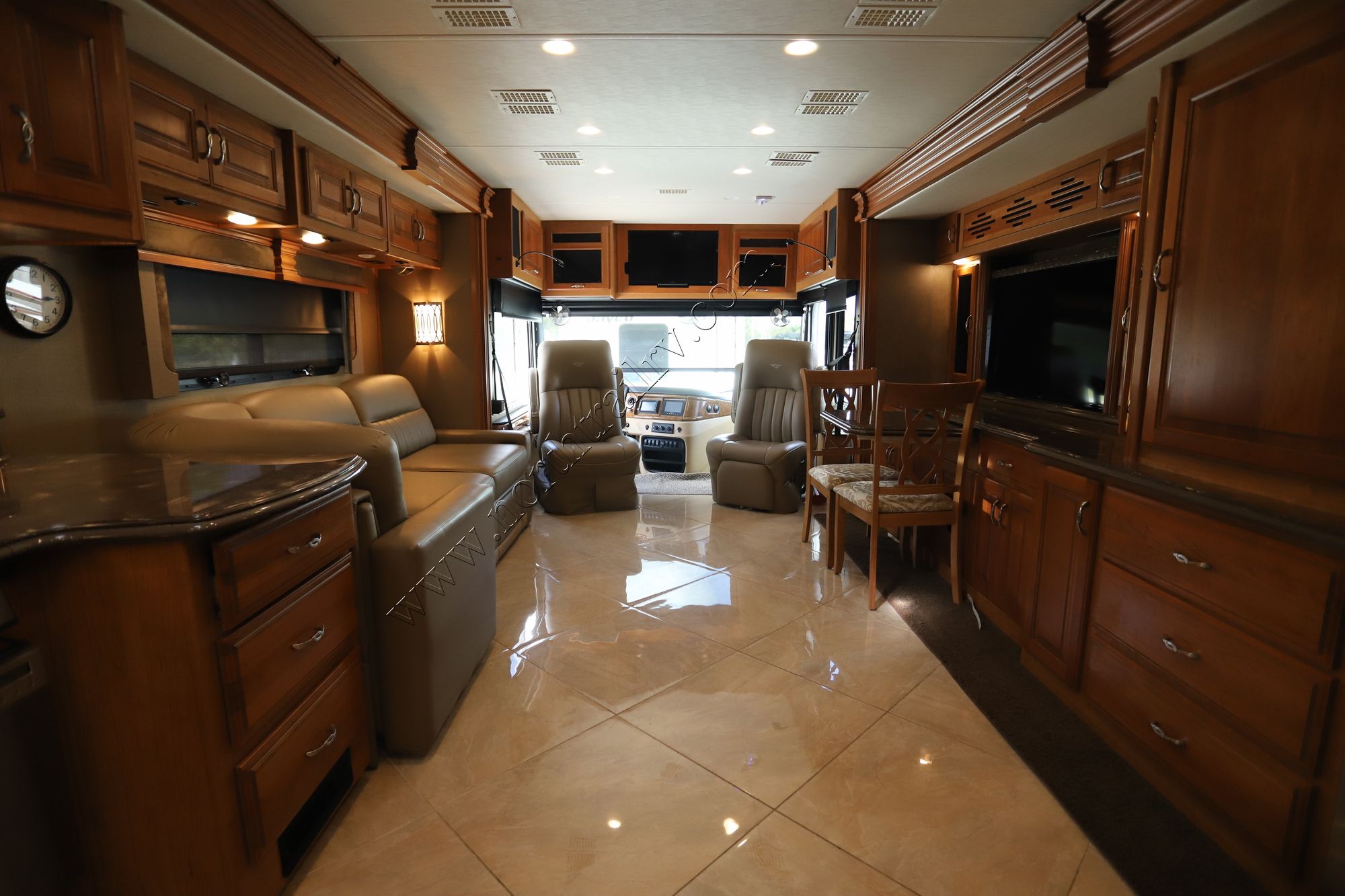 Used 2015 Fleetwood Discovery 40E Class A  For Sale