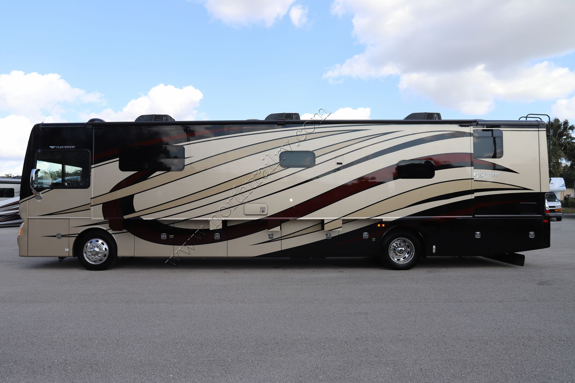 Used 2015 Fleetwood Discovery 40E Class A  For Sale