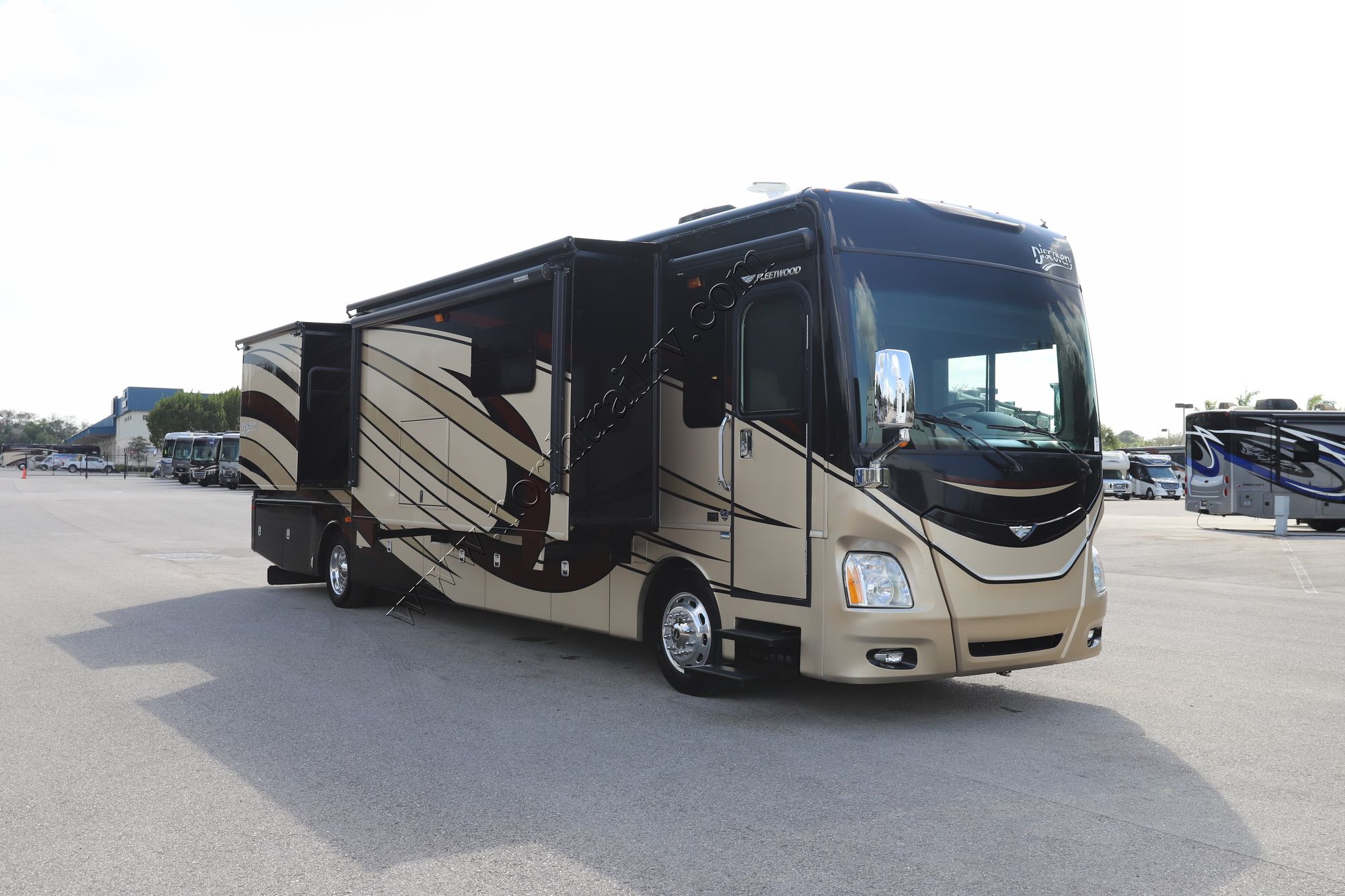 2015 Fleetwood Discovery 40E 14072-2