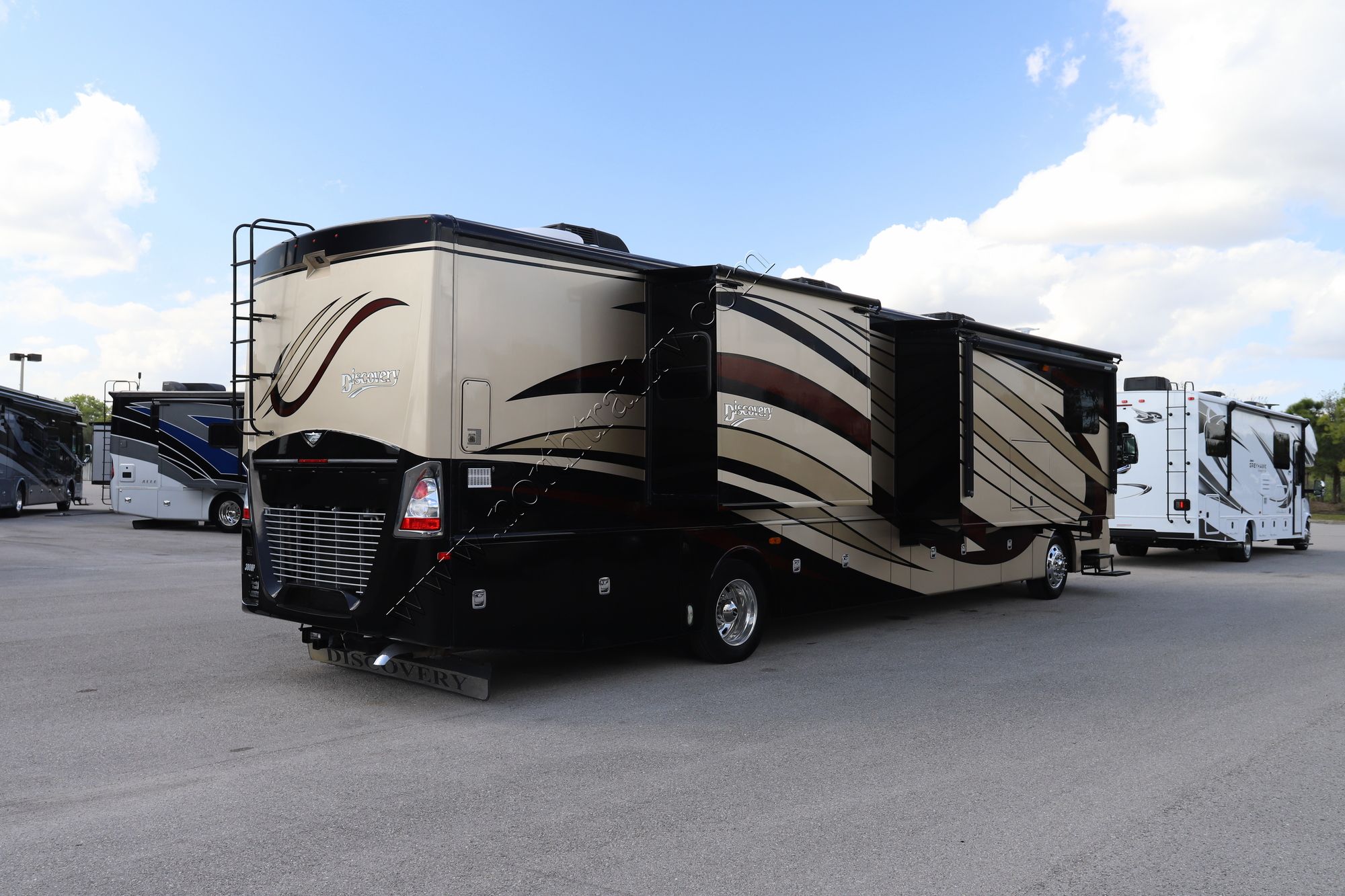 Used 2015 Fleetwood Discovery 40E Class A  For Sale