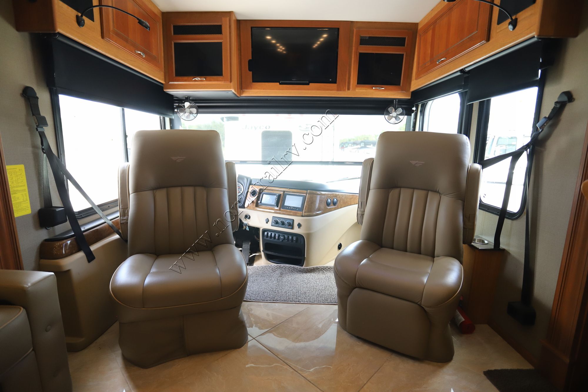 Used 2015 Fleetwood Discovery 40E Class A  For Sale