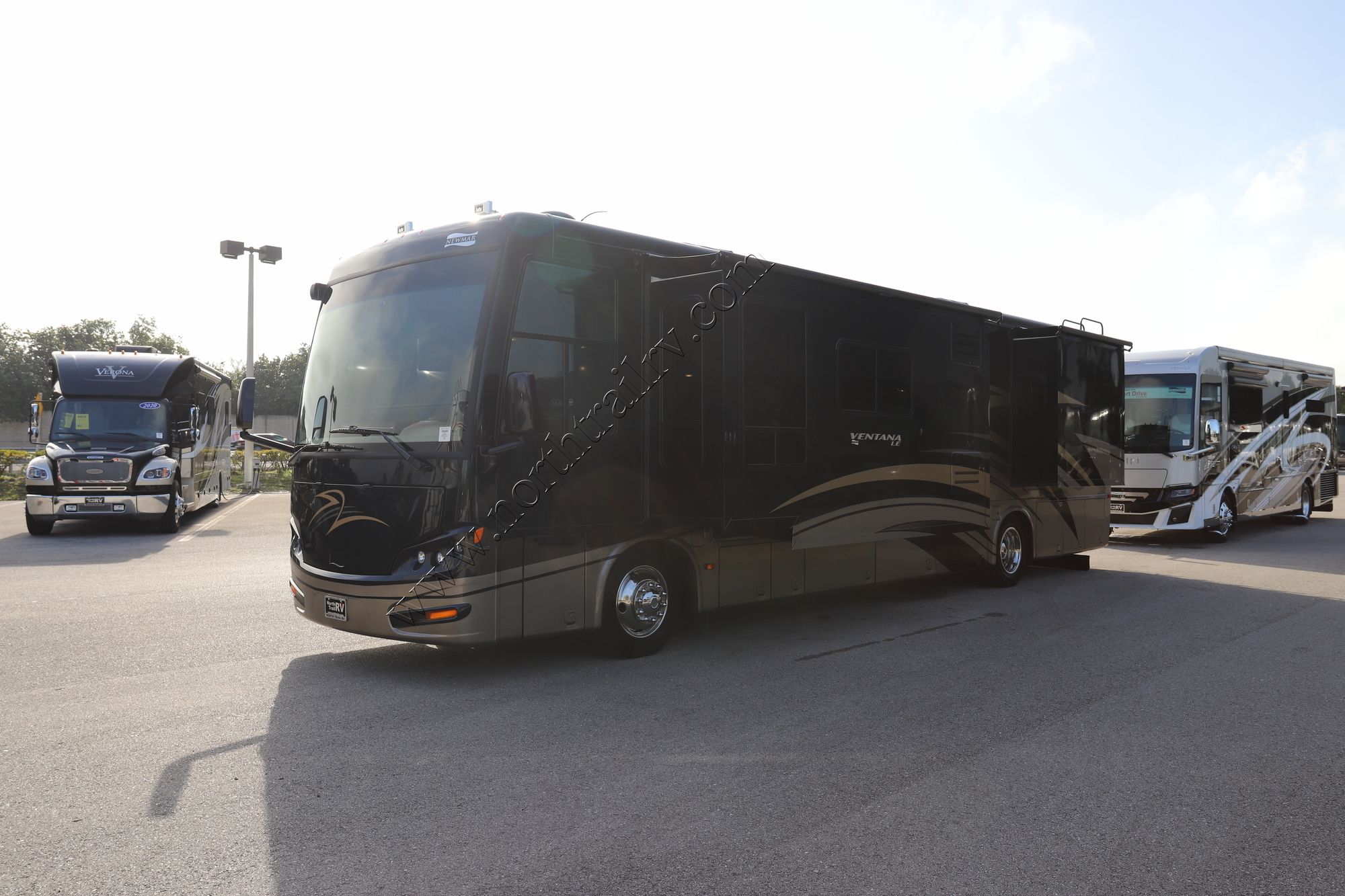 Used 2014 Newmar Ventana Le 3849 Class A  For Sale