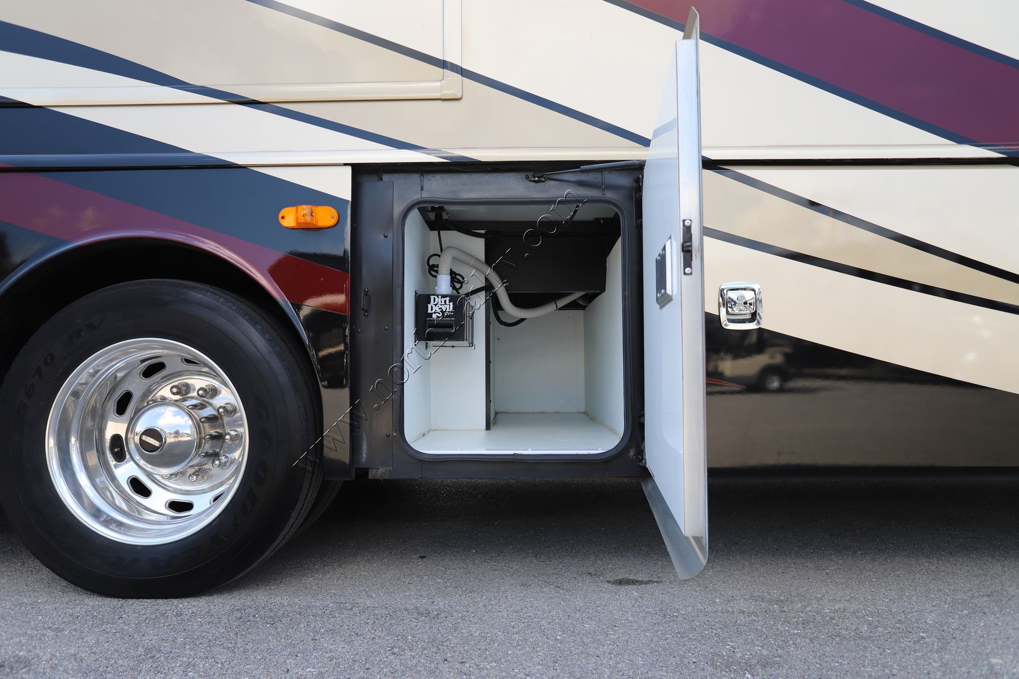 Used 2015 Fleetwood Discovery 40E Class A  For Sale