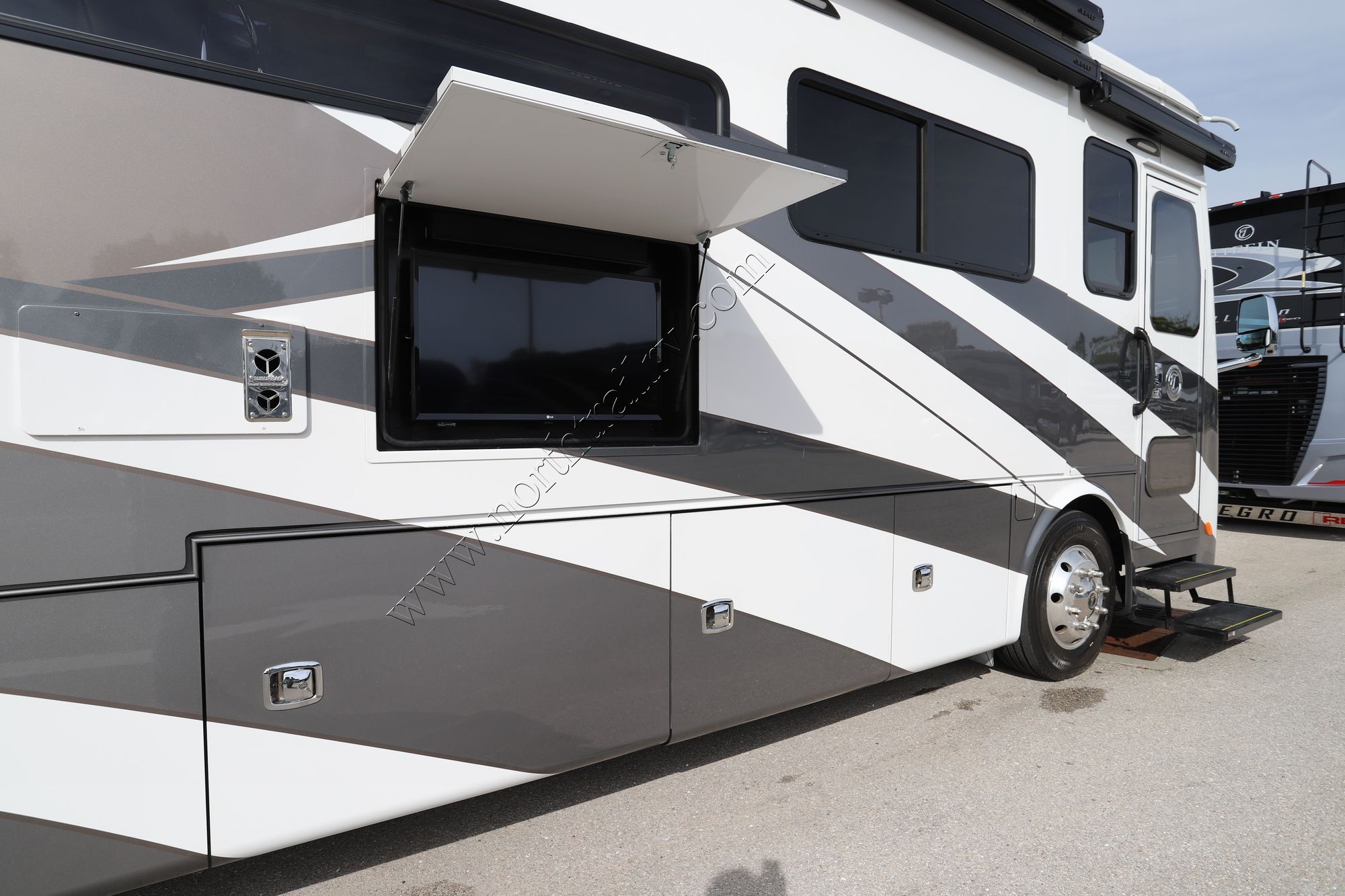Used 2021 Tiffin Motor Homes Breeze 33BR Class A  For Sale