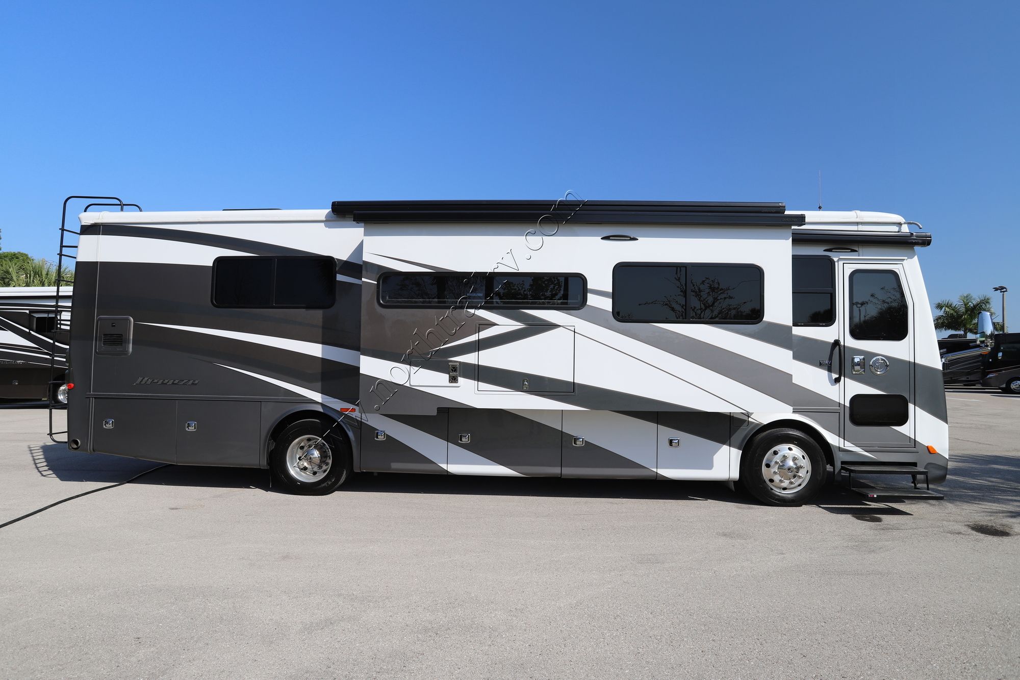 Used 2021 Tiffin Motor Homes Breeze 33BR Class A  For Sale