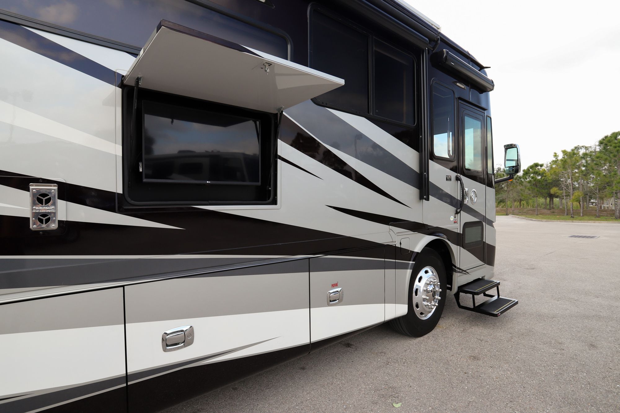 Used 2019 Tiffin Motor Homes Allegro Red 37BA Class A  For Sale