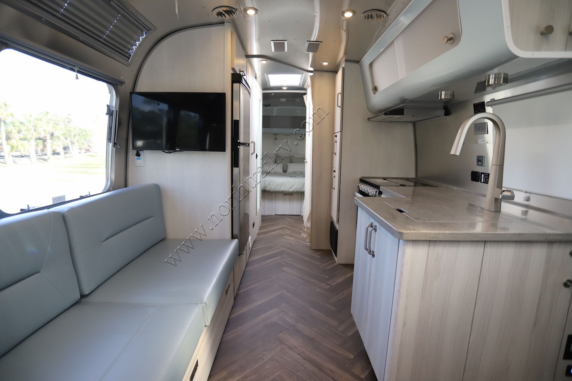 New 2022 Airstream International 27FB Travel Trailer  For Sale