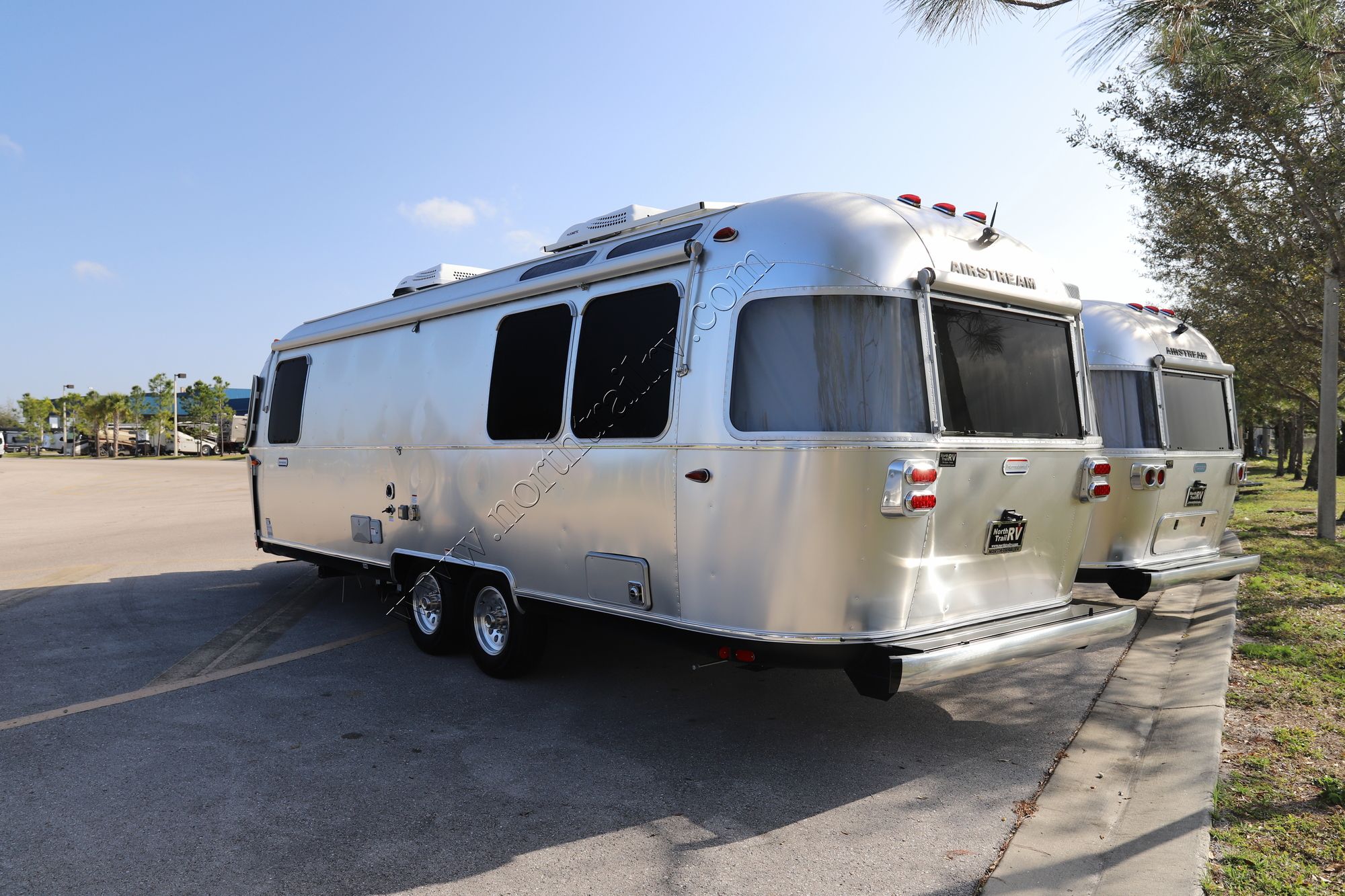 New 2022 Airstream International 27FB Travel Trailer  For Sale