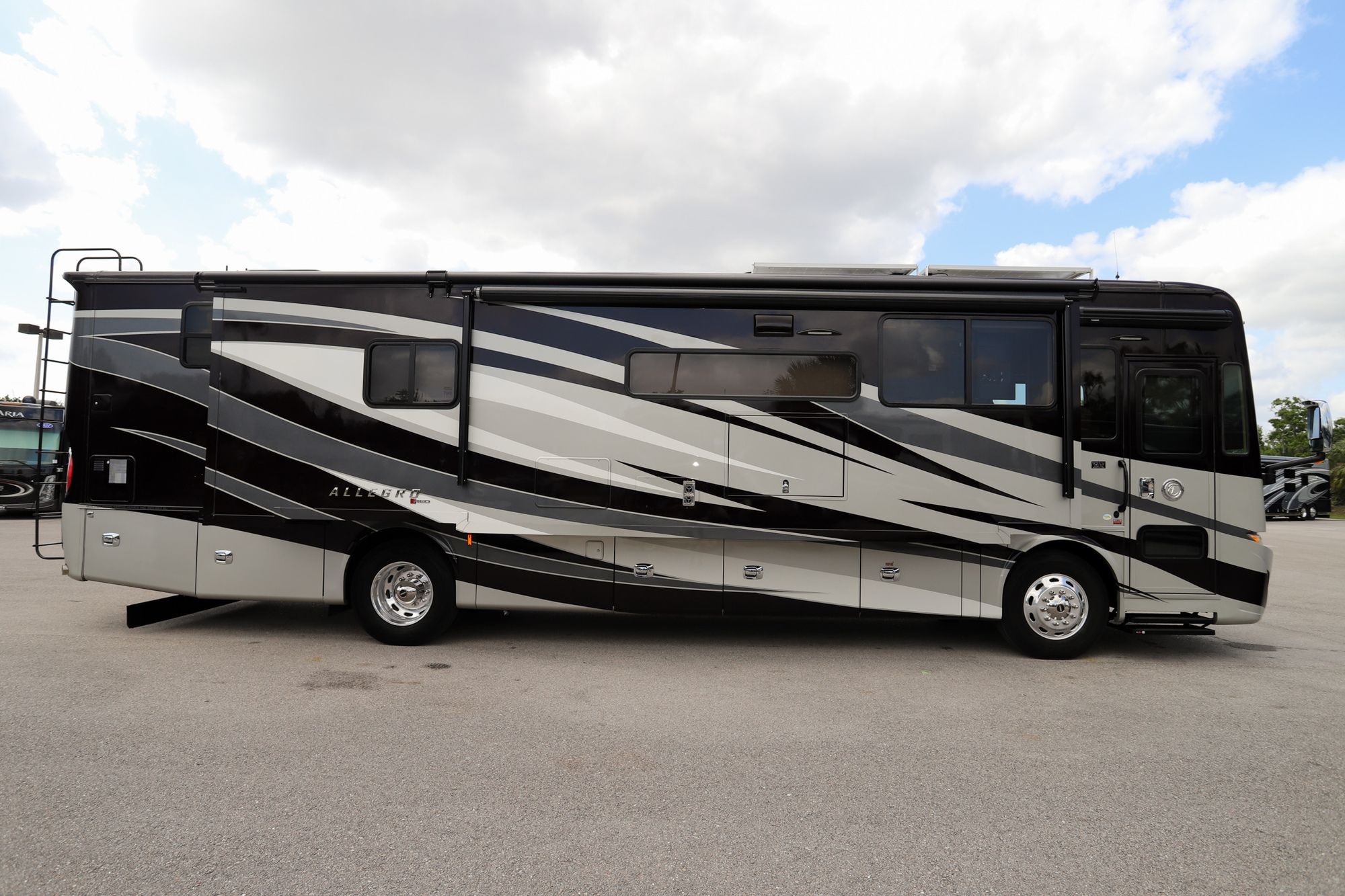 Used 2019 Tiffin Motor Homes Allegro Red 37BA Class A  For Sale