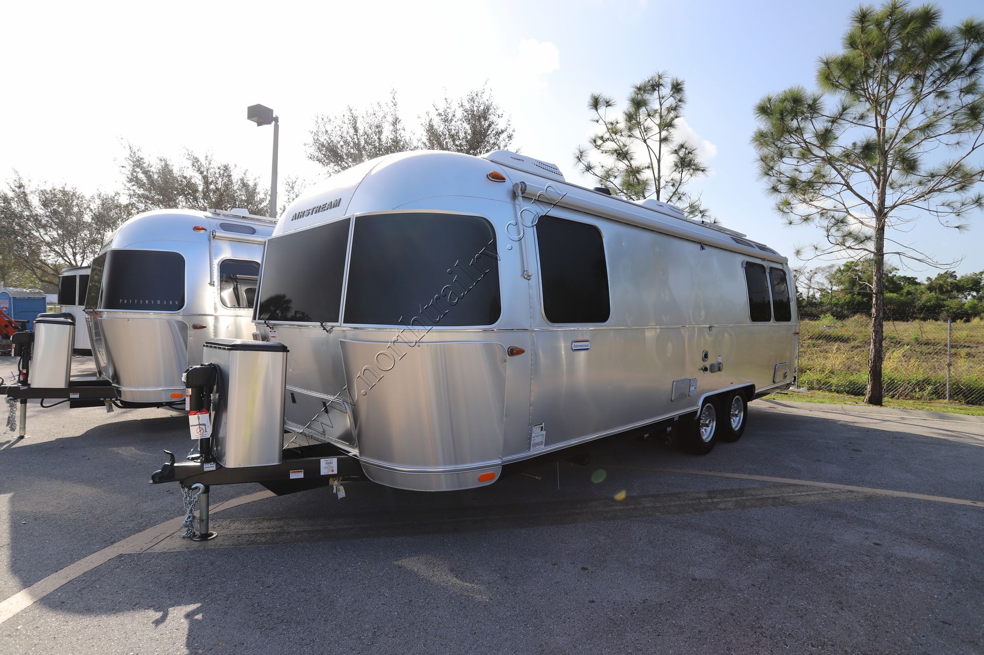 New 2022 Airstream International 27FB Travel Trailer  For Sale