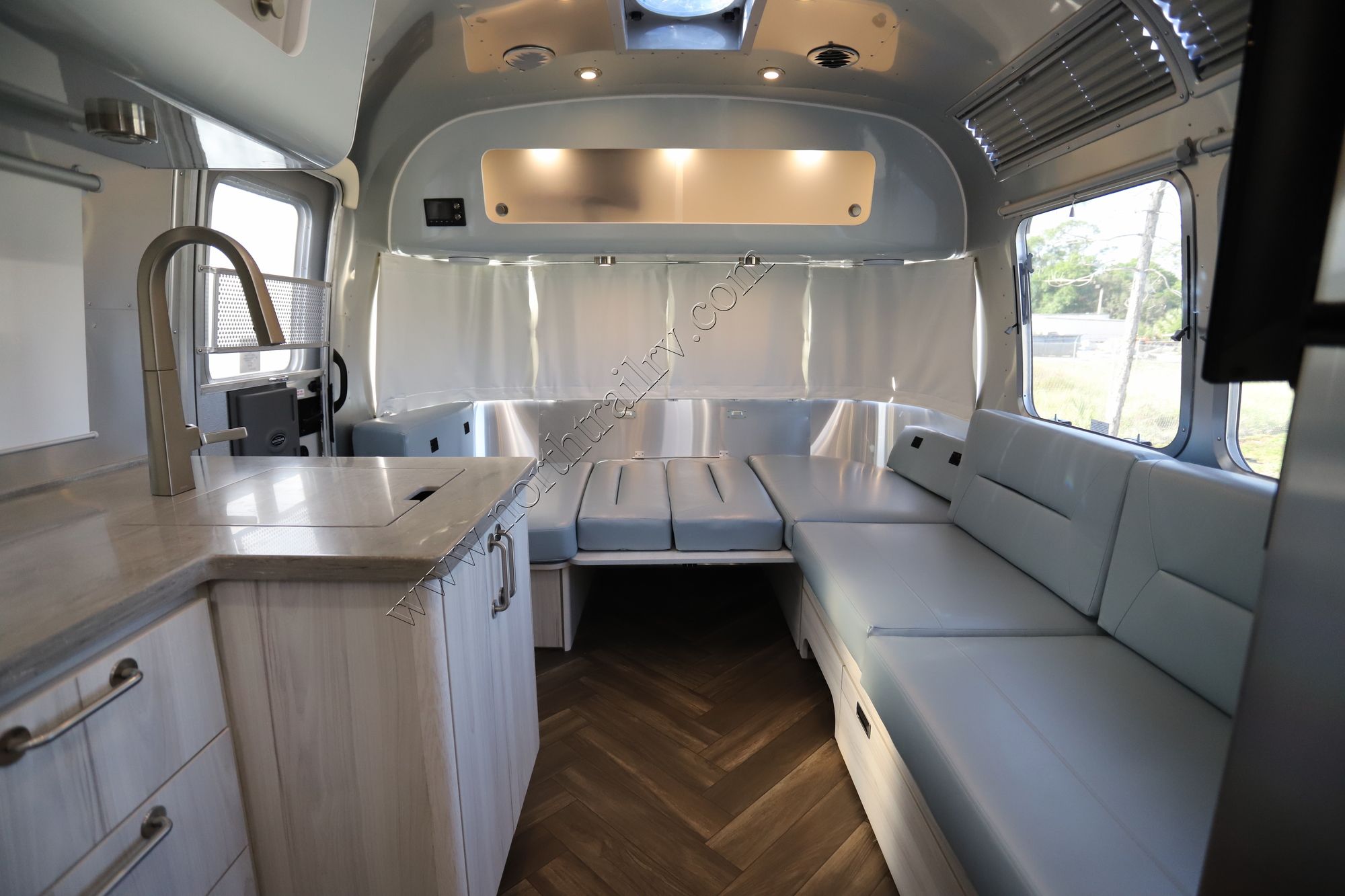 New 2022 Airstream International 27FB Travel Trailer  For Sale