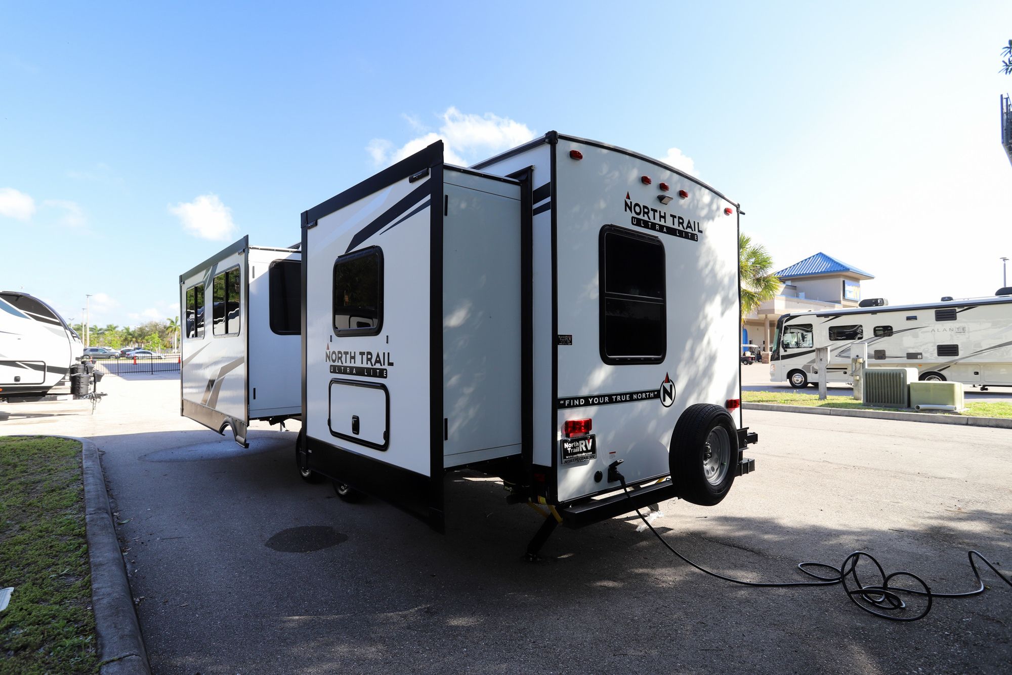 New 2022 Heartland Rv North Trail 26FKDS Travel Trailer  For Sale