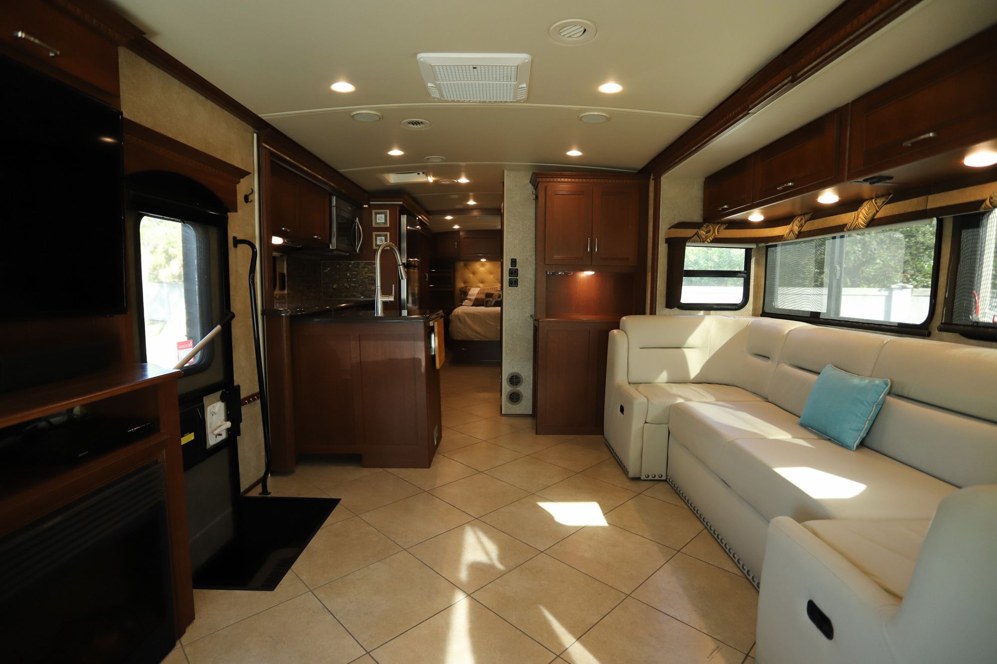 Used 2015 Winnebago Forza 34T Class A  For Sale