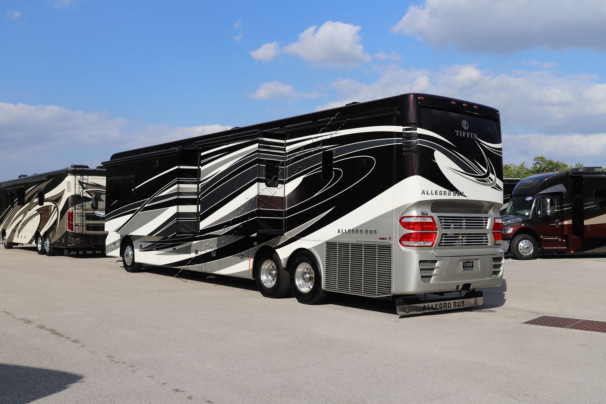 Used 2017 Tiffin Motor Homes Allegro Bus 45OPP Class A  For Sale