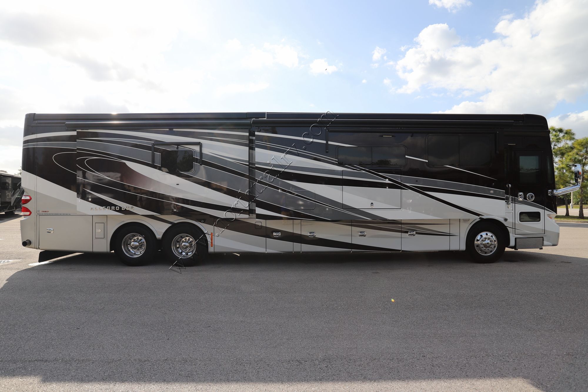 Used 2017 Tiffin Motor Homes Allegro Bus 45OPP Class A  For Sale