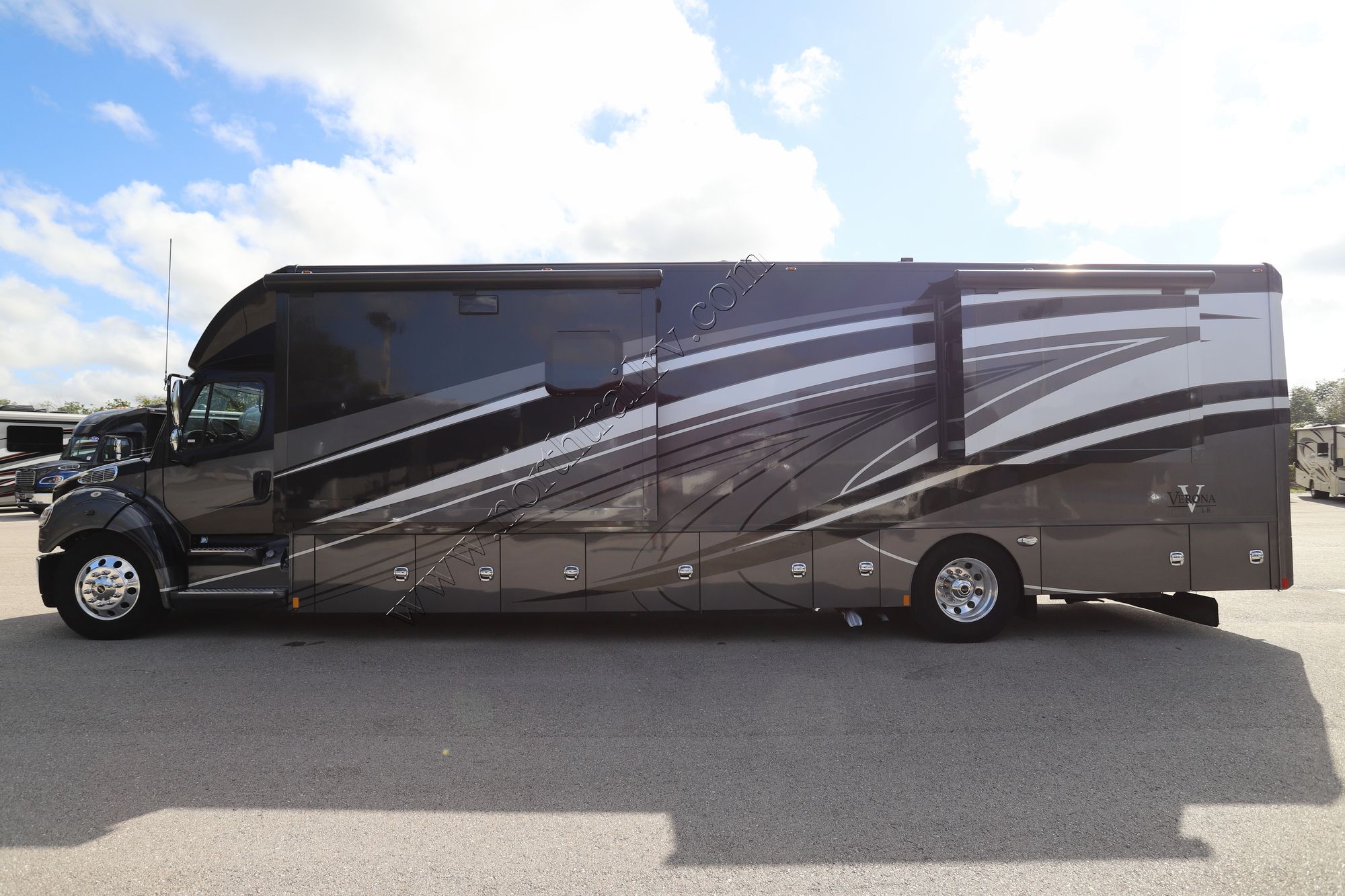 Used 2019 Renegade Rv Verona Le 40LRB Super C  For Sale