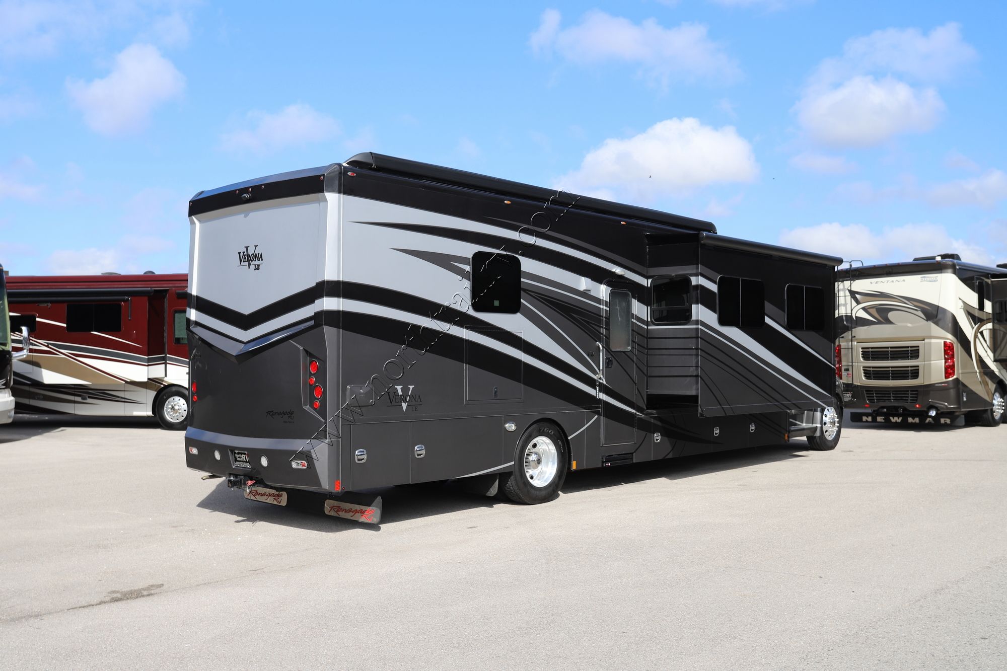 Used 2019 Renegade Rv Verona Le 40LRB Super C  For Sale