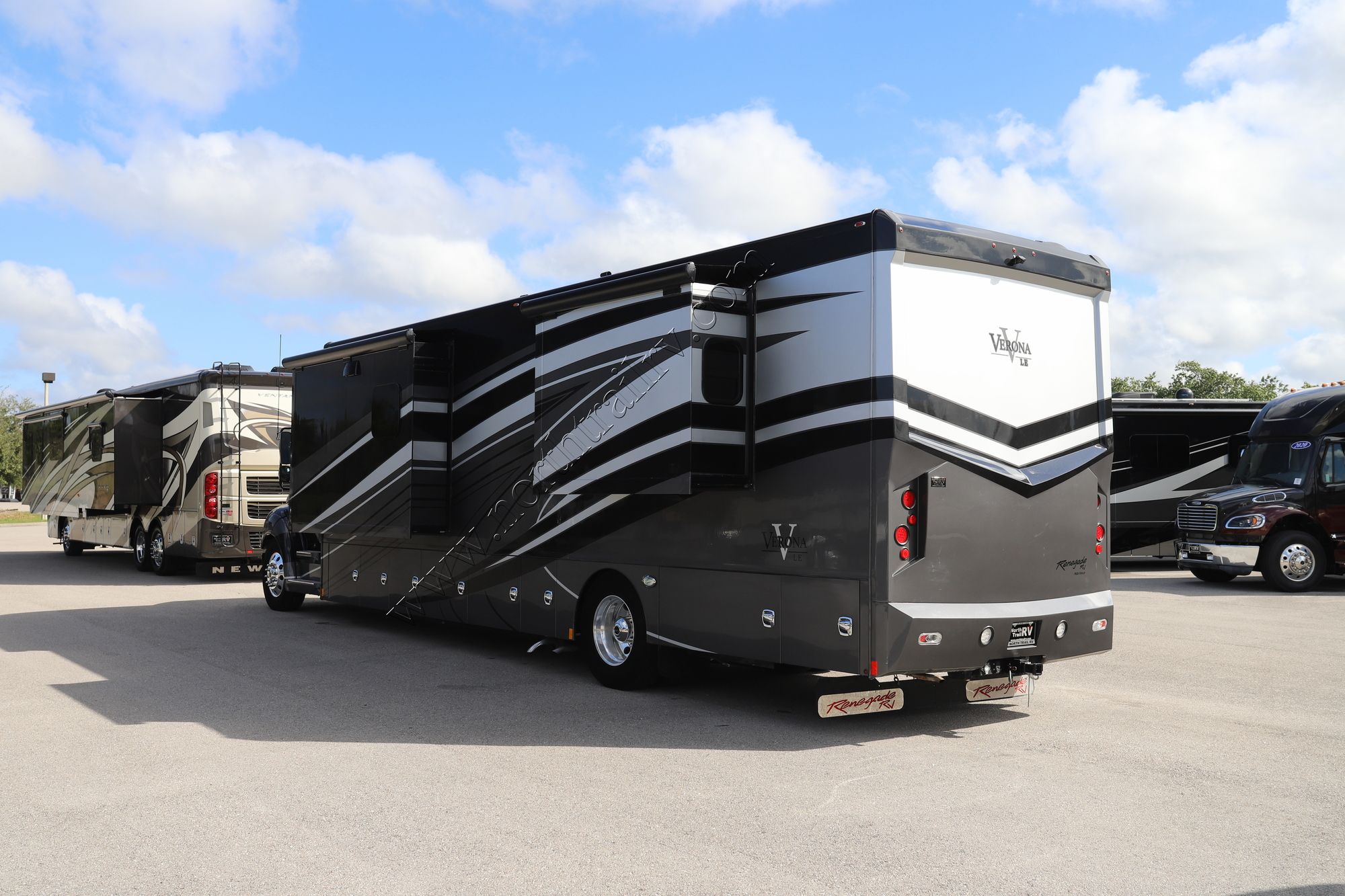 Used 2019 Renegade Rv Verona Le 40LRB Super C  For Sale