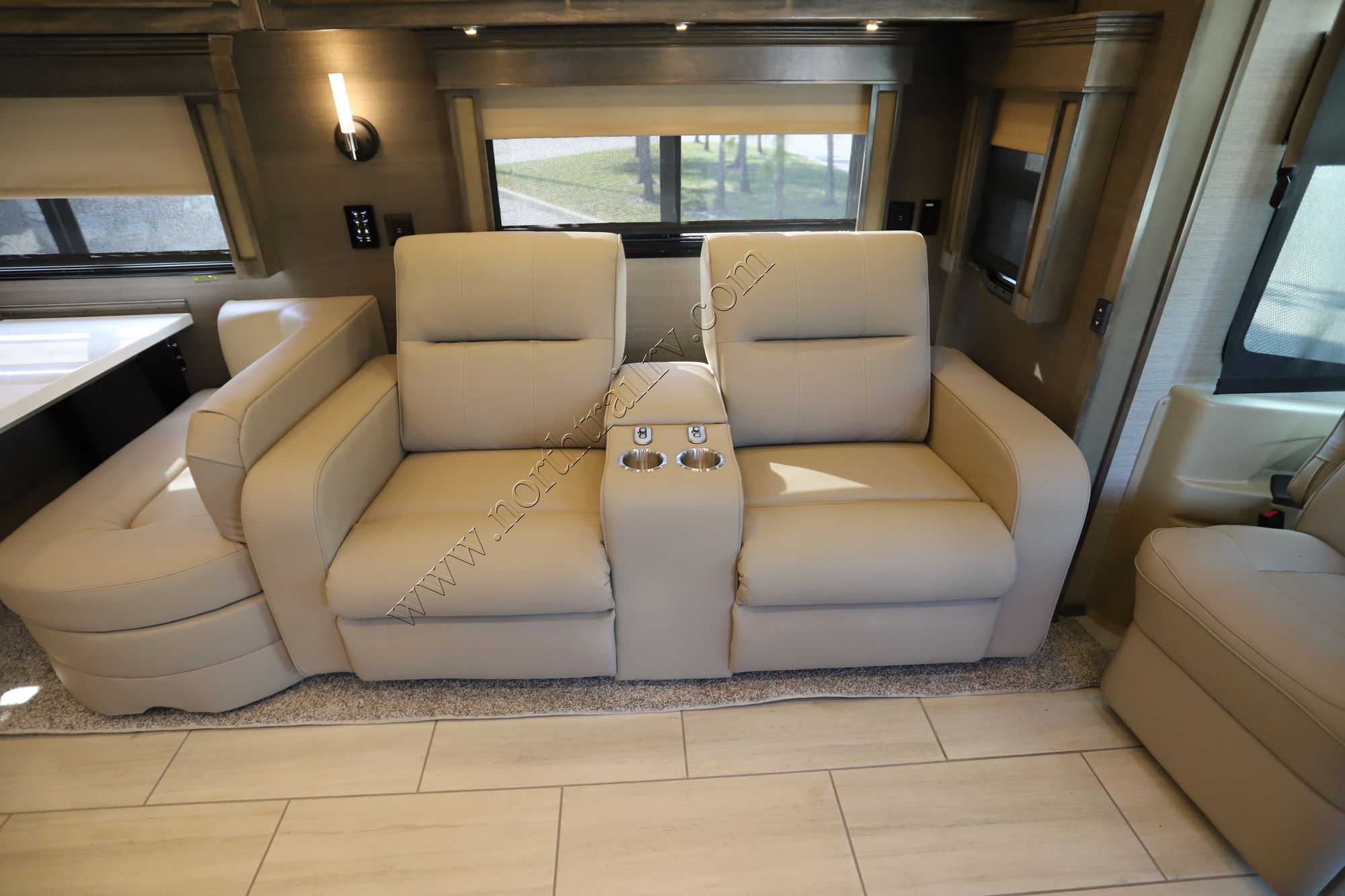 New 2022 Tiffin Motor Homes Allegro Red 37BA Class A  For Sale