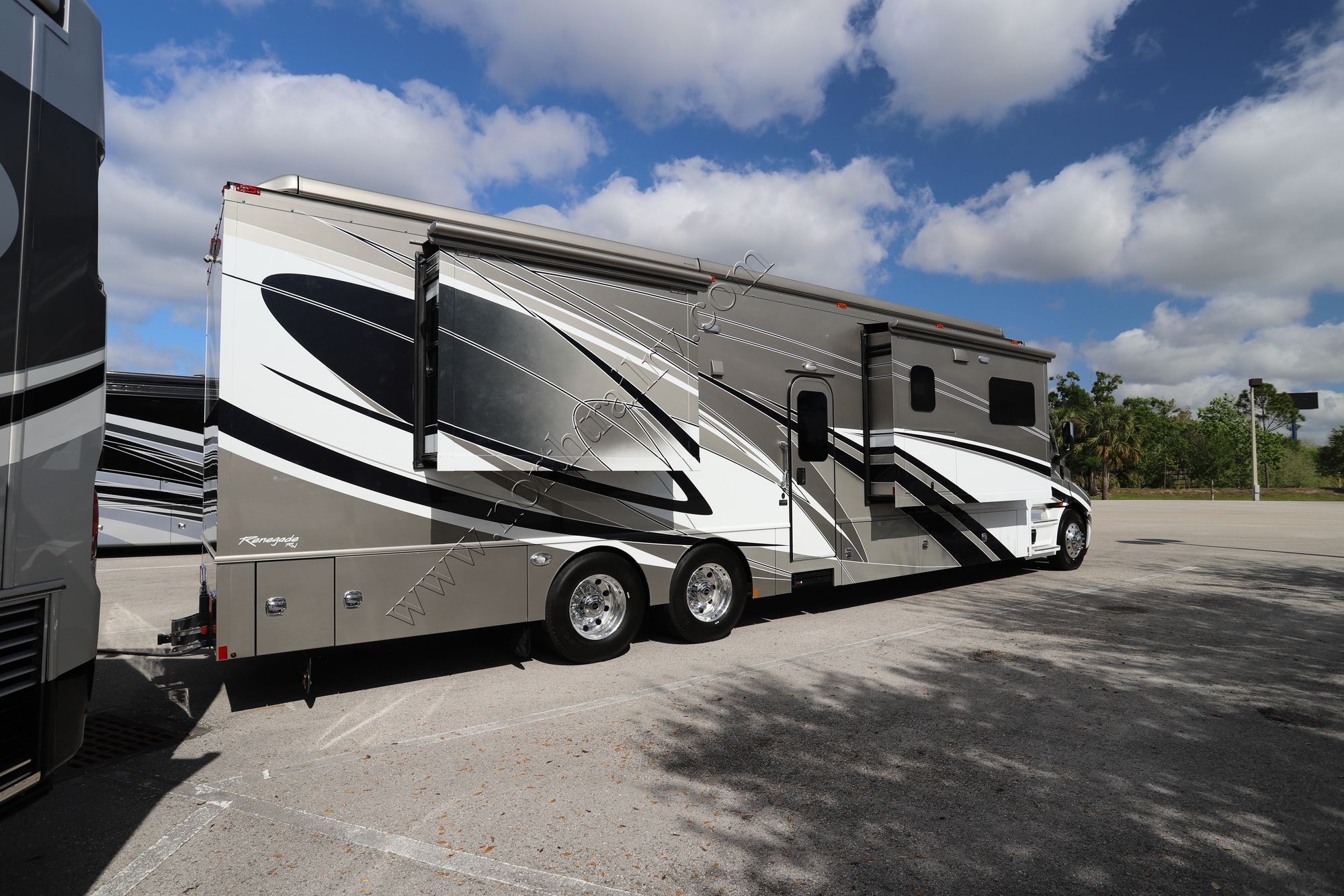 New 2022 Renegade Rv Classic 45CMR Super C  For Sale