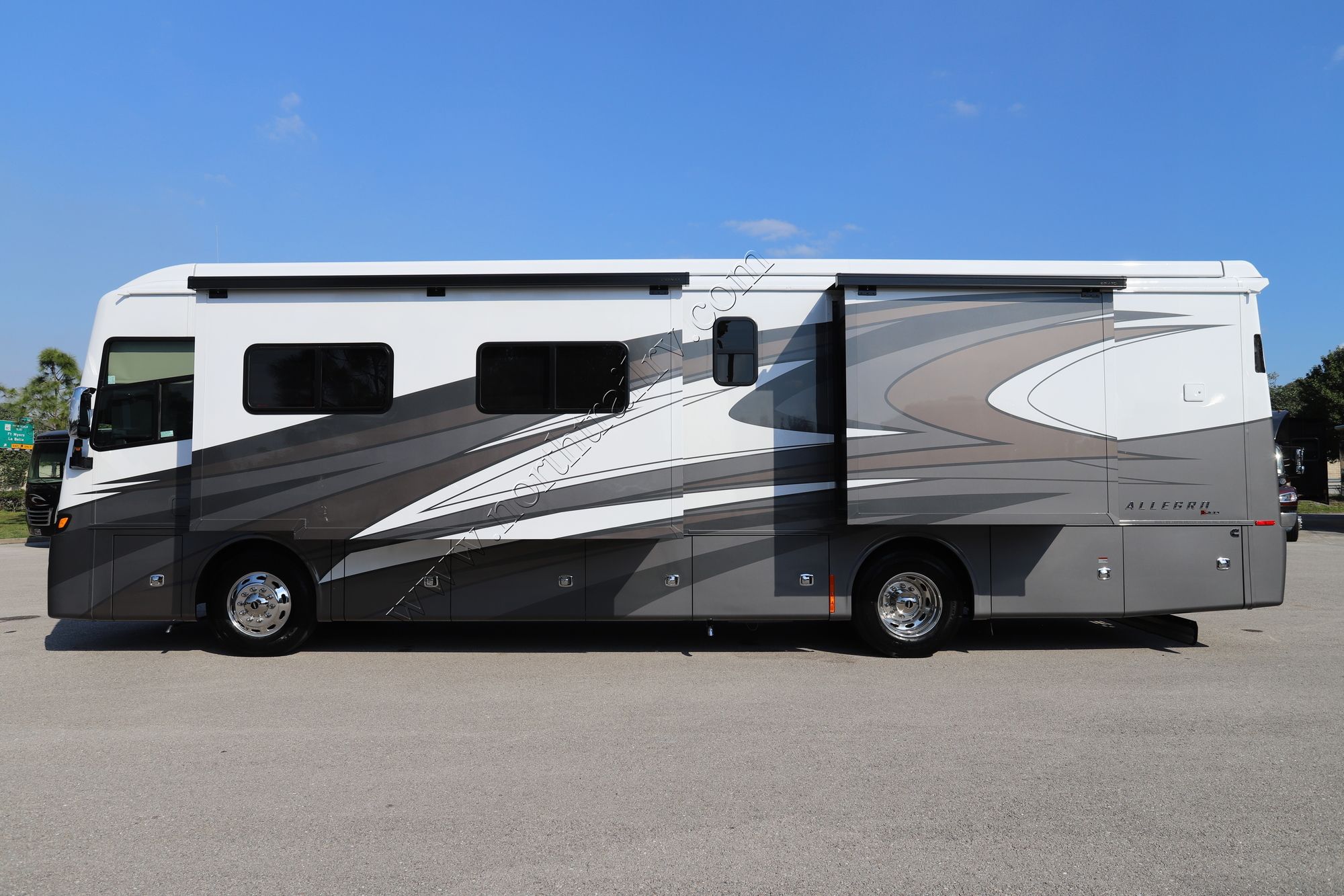 New 2022 Tiffin Motor Homes Allegro Red 37BA Class A  For Sale