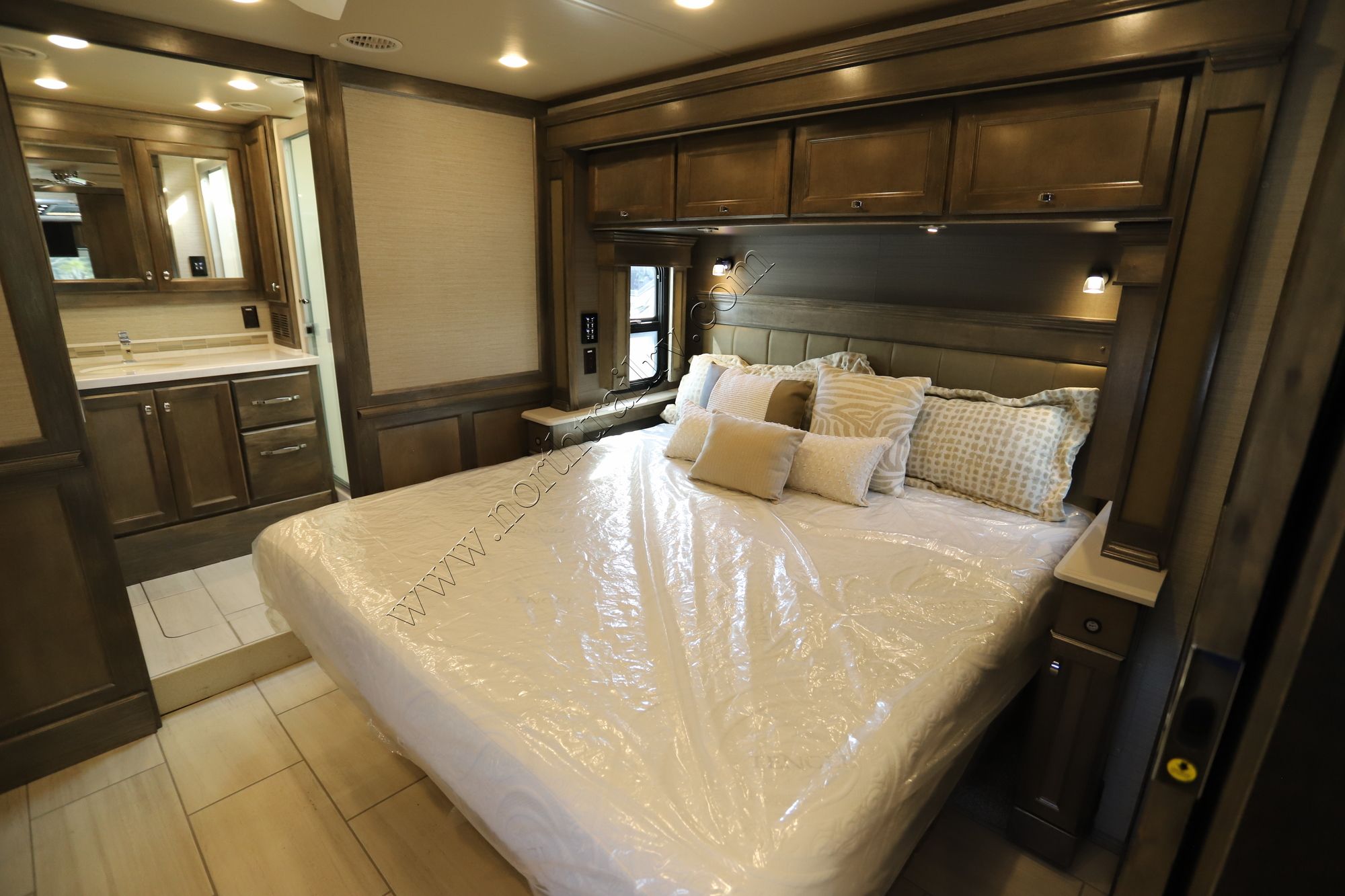 New 2022 Tiffin Motor Homes Allegro Red 37BA Class A  For Sale