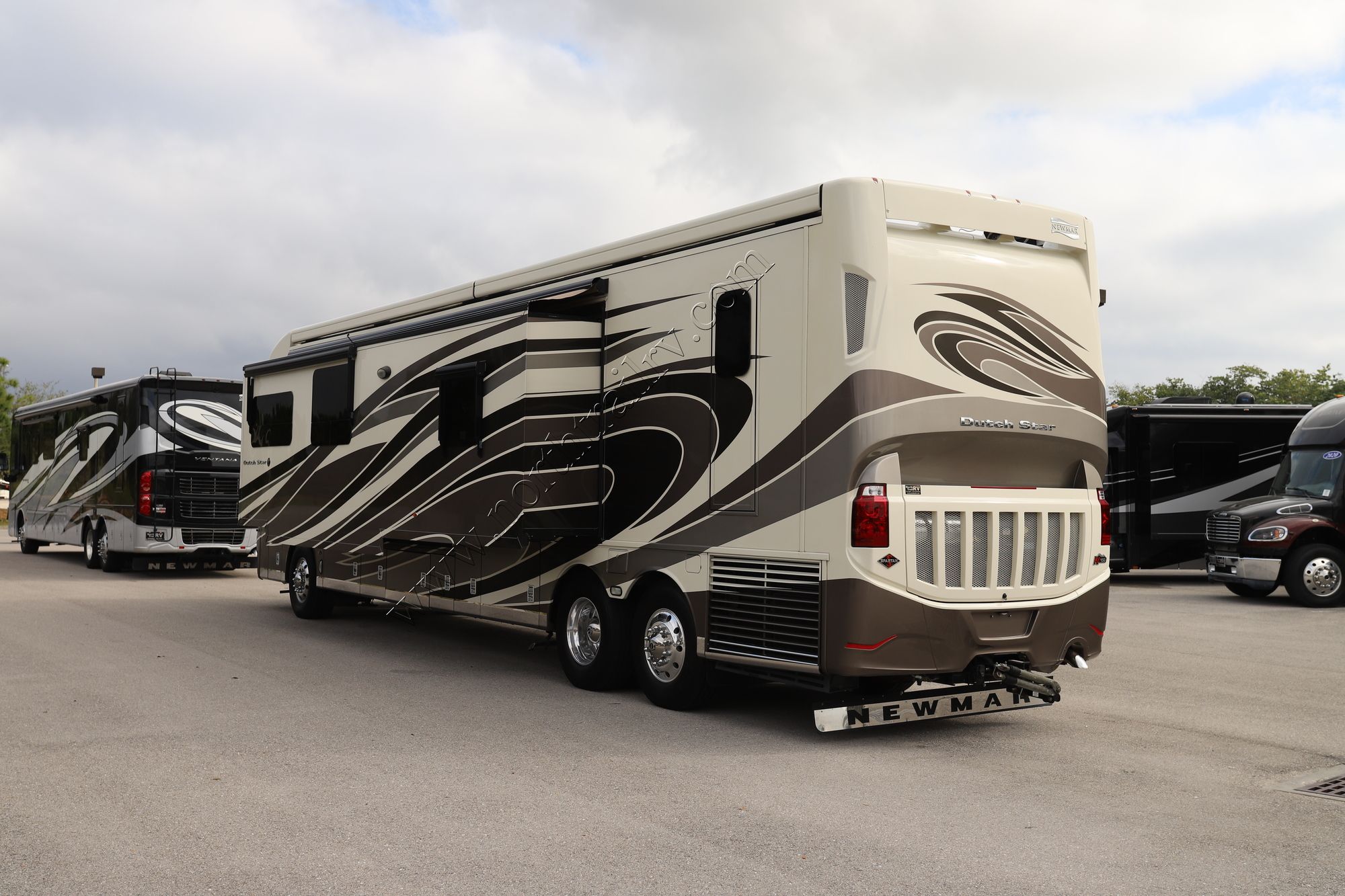 Used 2018 Newmar Dutch Star 4369 Class A  For Sale