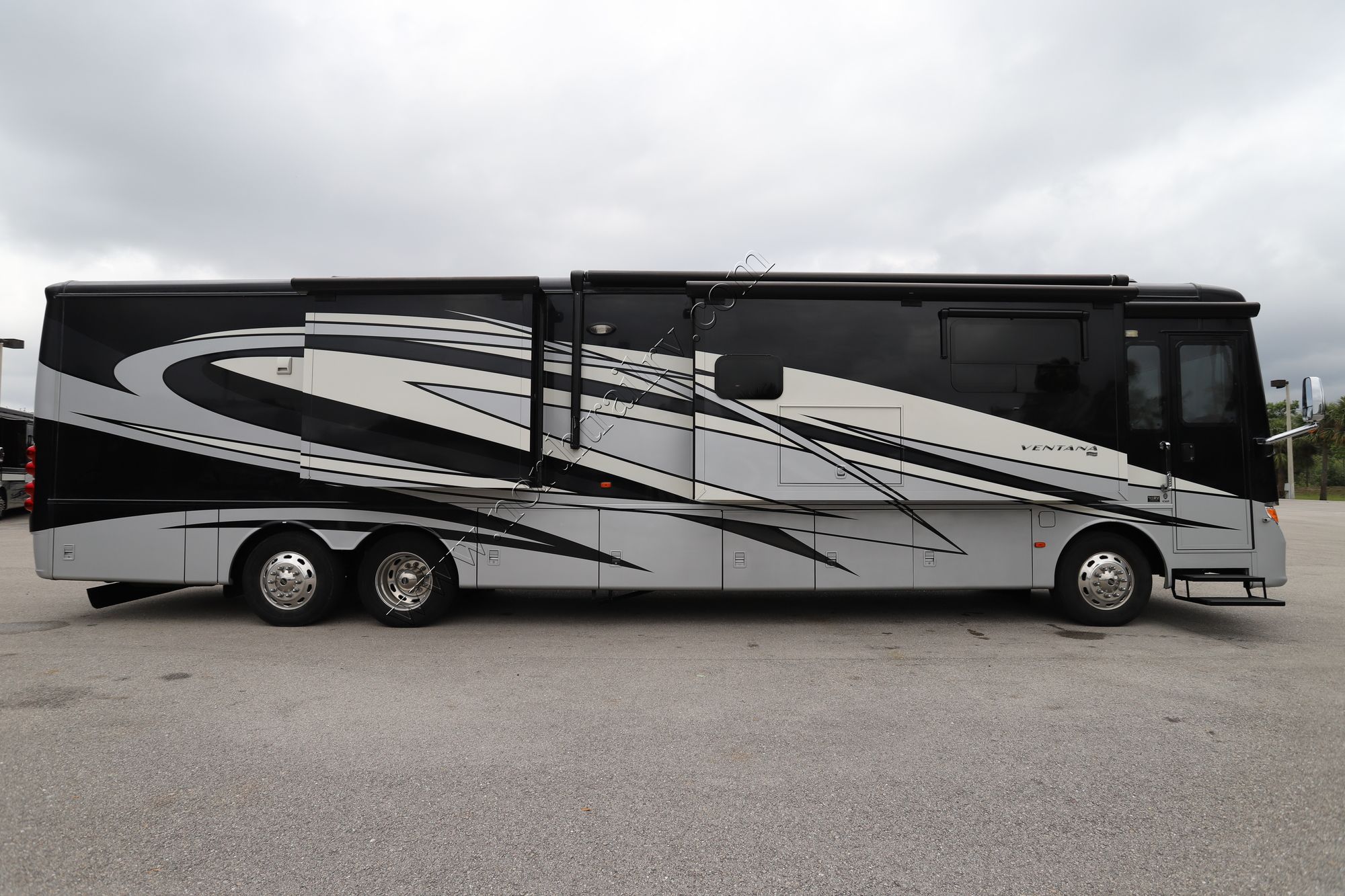 Used 2017 Newmar Ventana 4369 Class A  For Sale