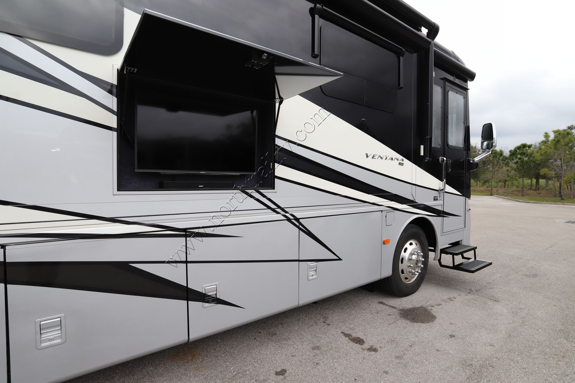 Used 2017 Newmar Ventana 4369 Class A  For Sale