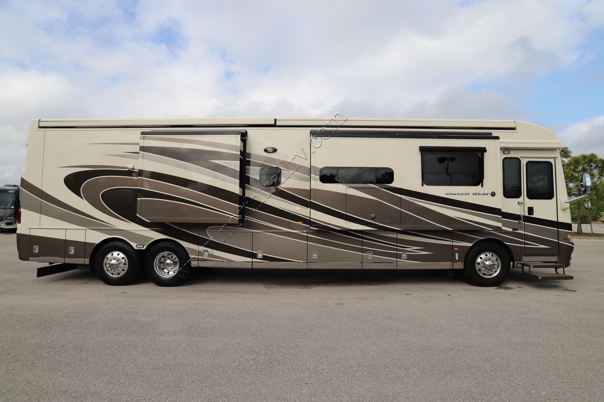 Used 2018 Newmar Dutch Star 4369 Class A  For Sale