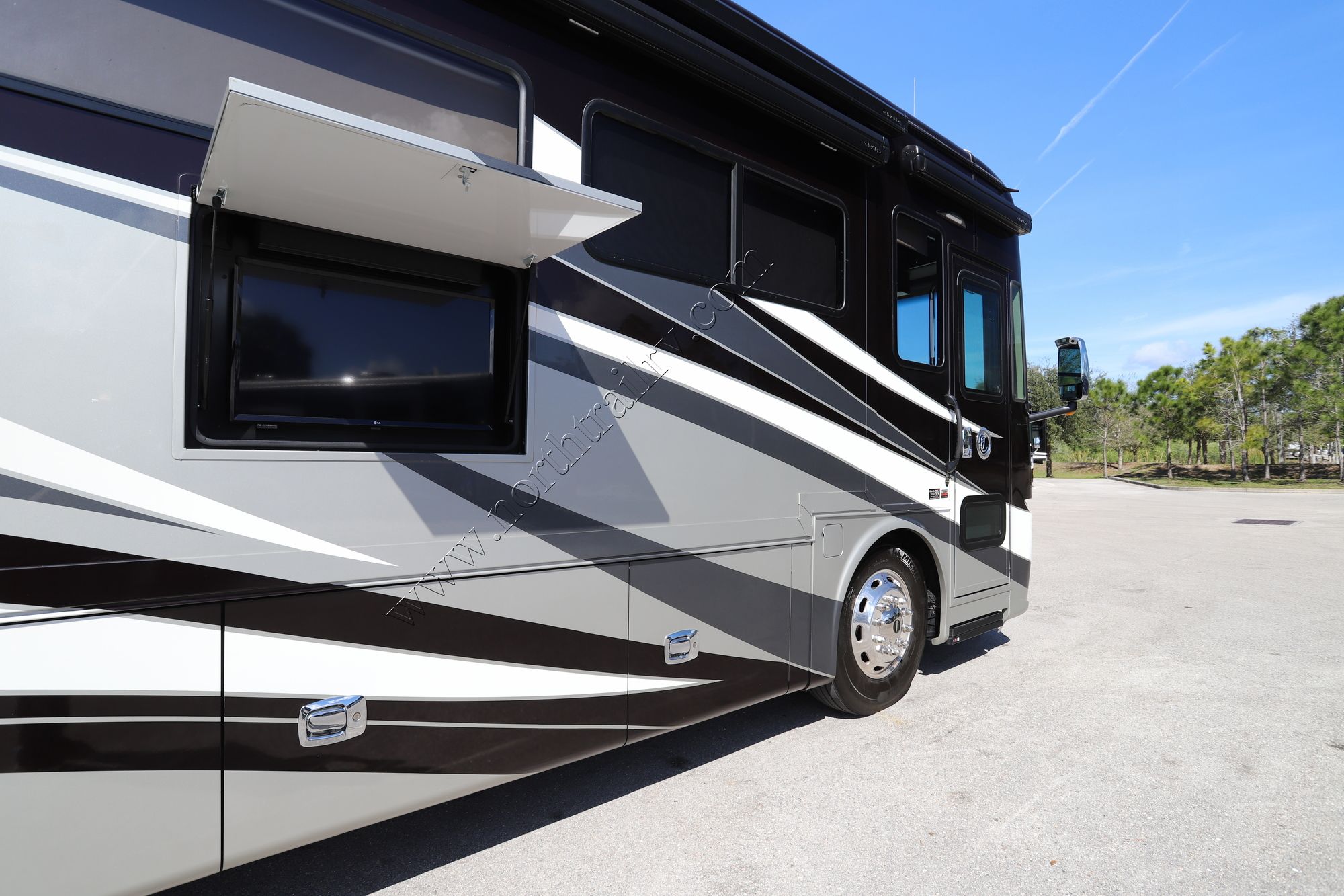 Used 2021 Tiffin Motor Homes Allegro Red 33AA Class A  For Sale