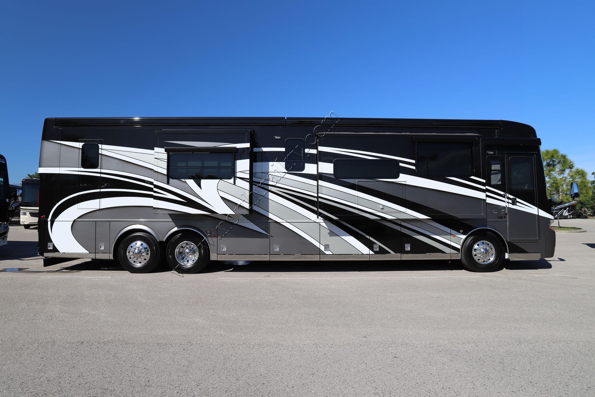 Used 2022 Newmar Essex 4551 Class A  For Sale