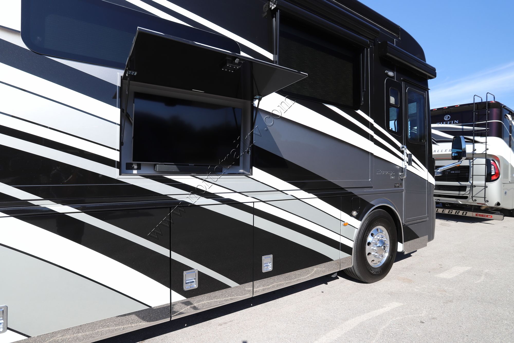 Used 2022 Newmar Essex 4551 Class A  For Sale